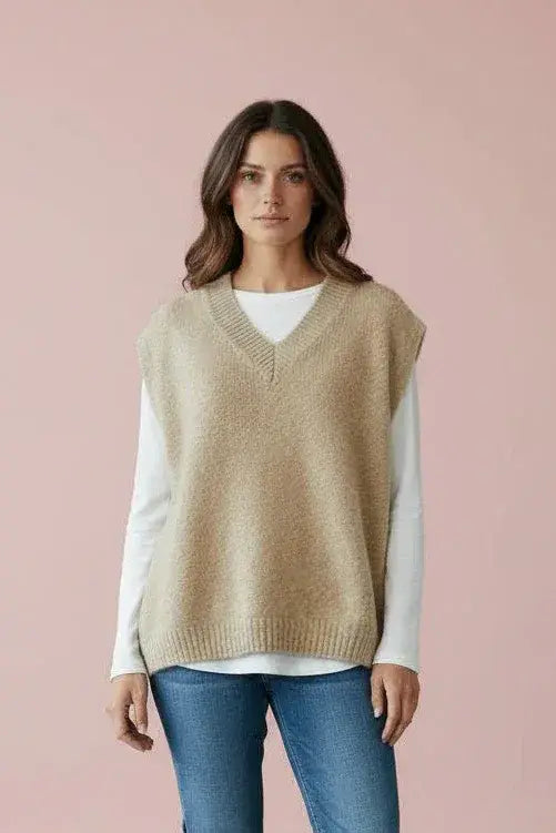 Produktfoto vom Pullunder Alva in der Farbe Sand vom Hamburger Modelabel stegmann mode