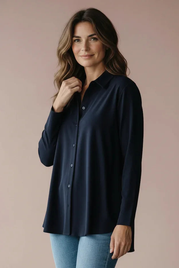 Produktfoto der Bluse Milly in Marine vom Hamburger Modelabel stegmann mode