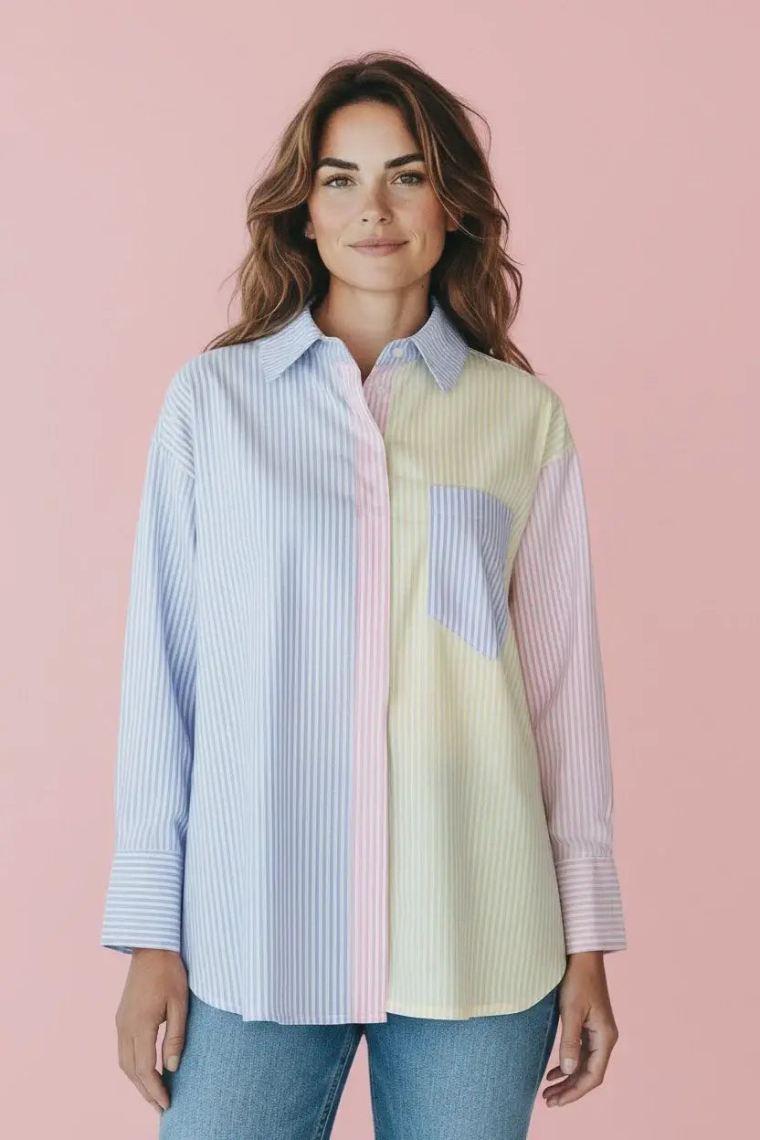 Halbtotale vom KI generiertem Modell im Studio mit Bluse mit Patchwork Muster in Pastelltönen vom Hamburger Modelabel stegmann mode