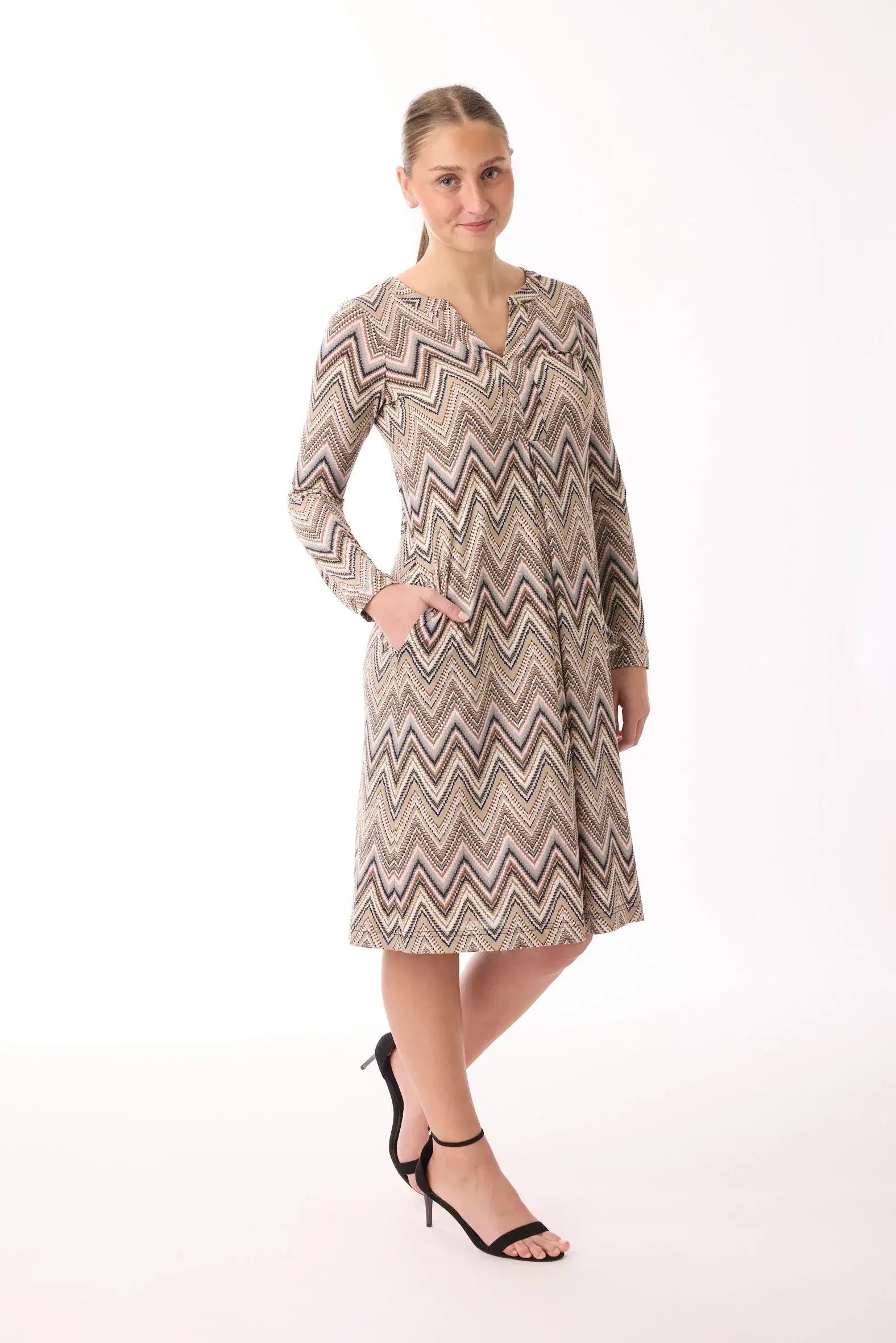 Kleid mit Muster von dem Hamburger Modelabel stegmann mode