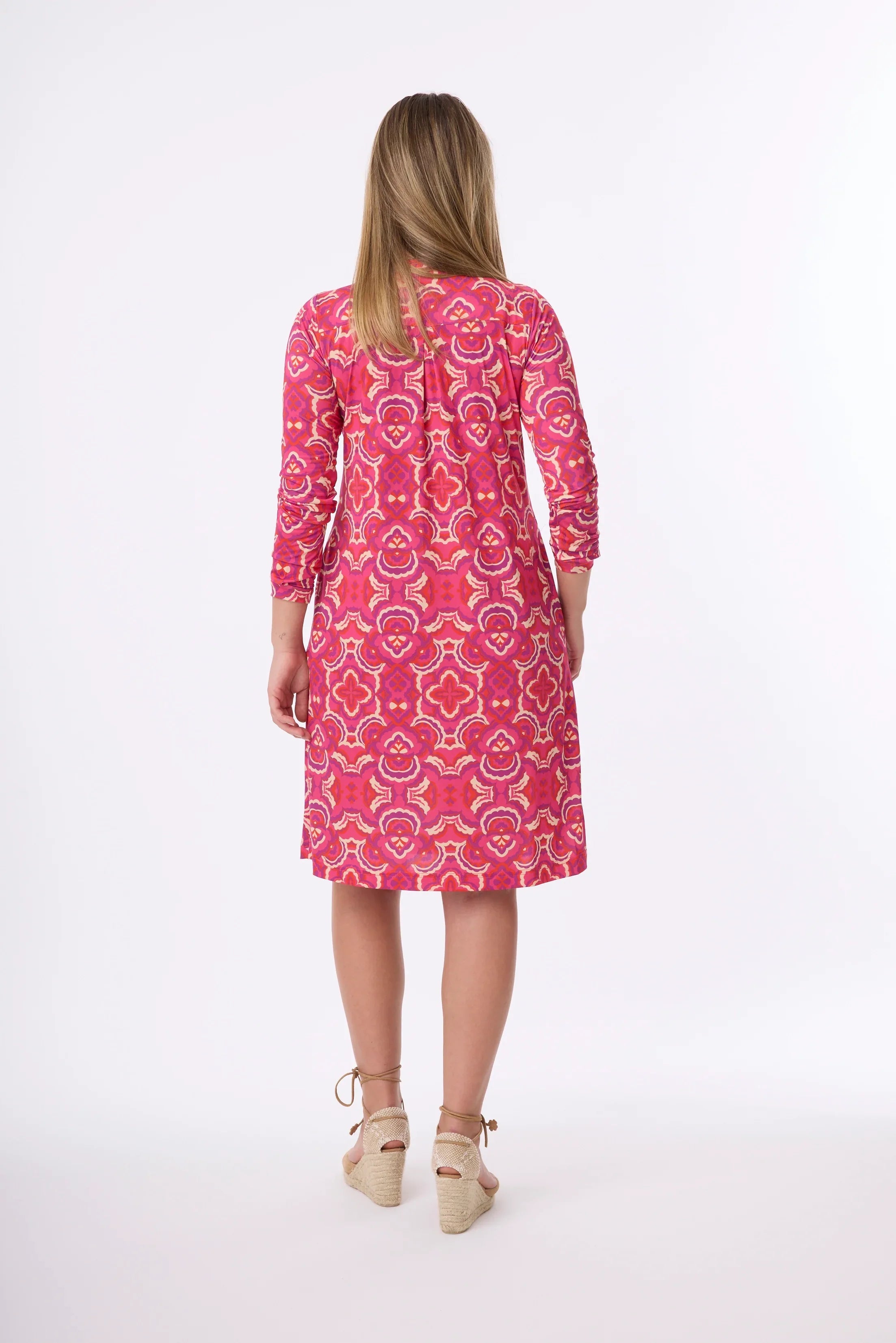 Kurzes Sommerkleid im Print Ilusion vom Hamburger Modelabel stegmann mode