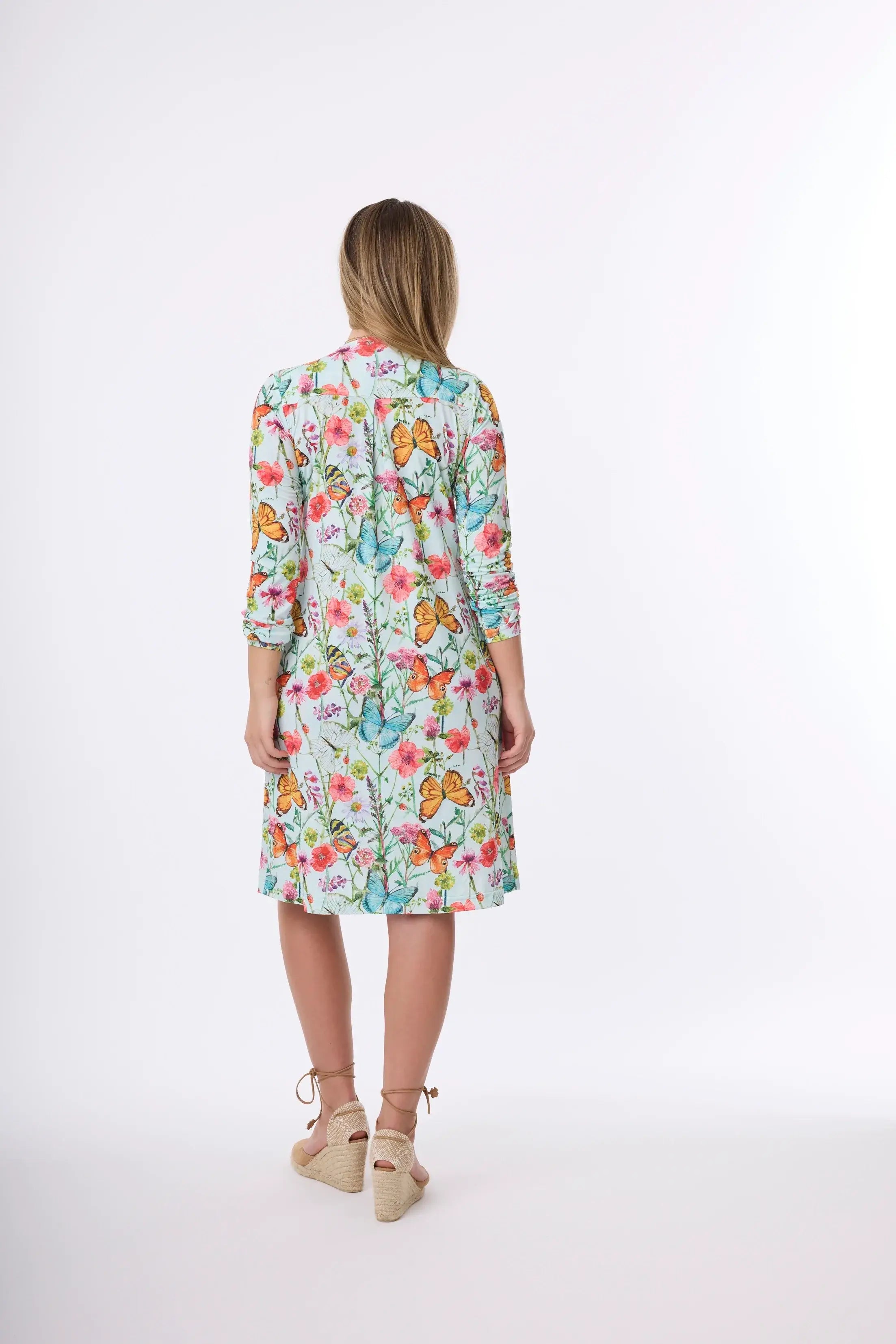 Kurzes Sommerkleid im Print Papillon Bleu vom Hamburger Modelabel stegmann mode