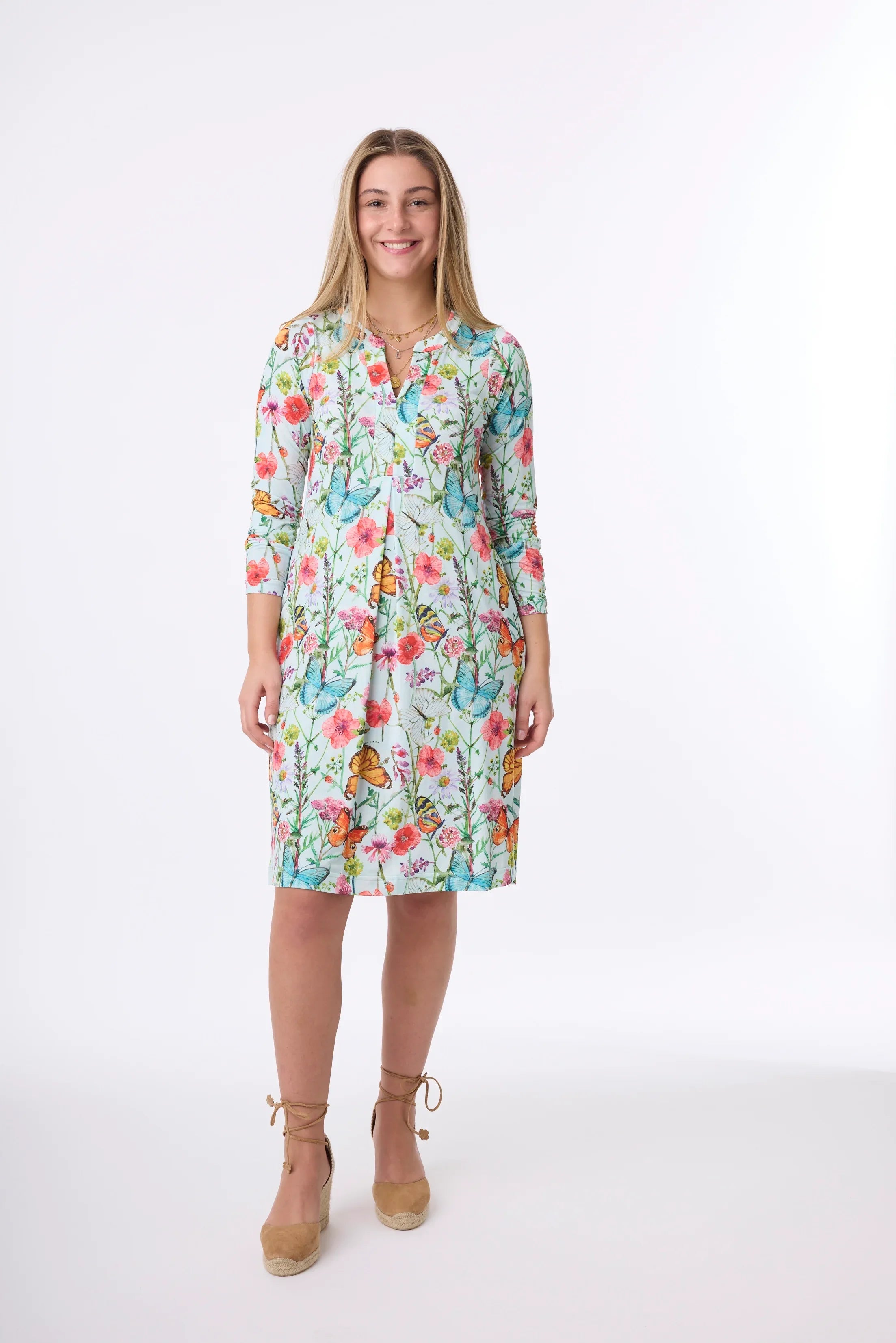 Kurzes Sommerkleid im Print Papillon Bleu vom Hamburger Modelabel stegmann mode