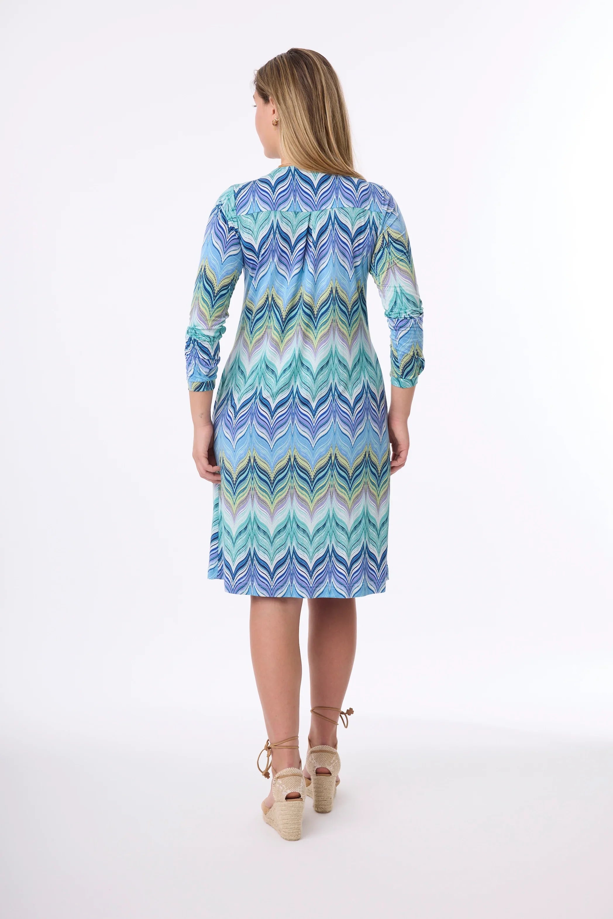 Kurzes Sommerkleid im Print Zick Zack Violett vom Hamburger Modelabel stegmann mode