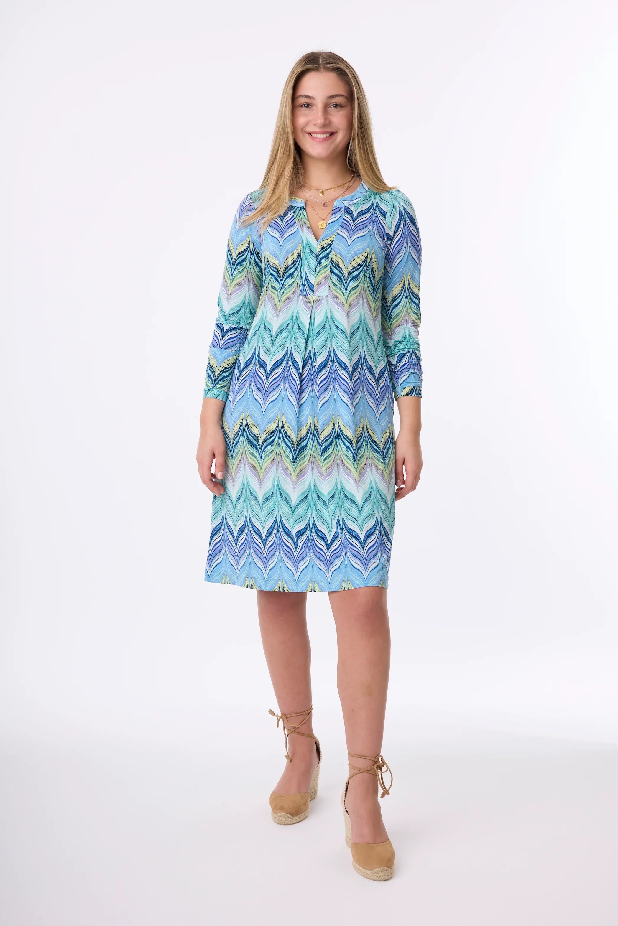 Kurzes Sommerkleid im Print Zick Zack Violett vom Hamburger Modelabel stegmann mode