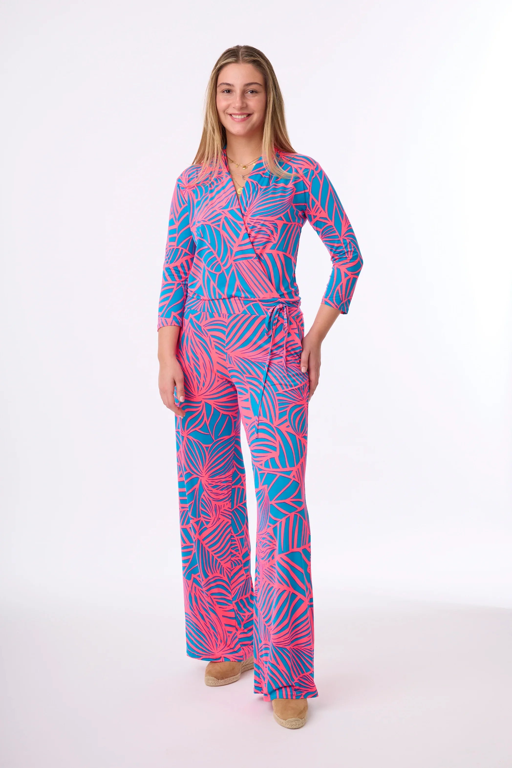 Jumpsuit Carmen Combi im Muster Neon Leaf vom Hamburger Modelabel stegmann mode