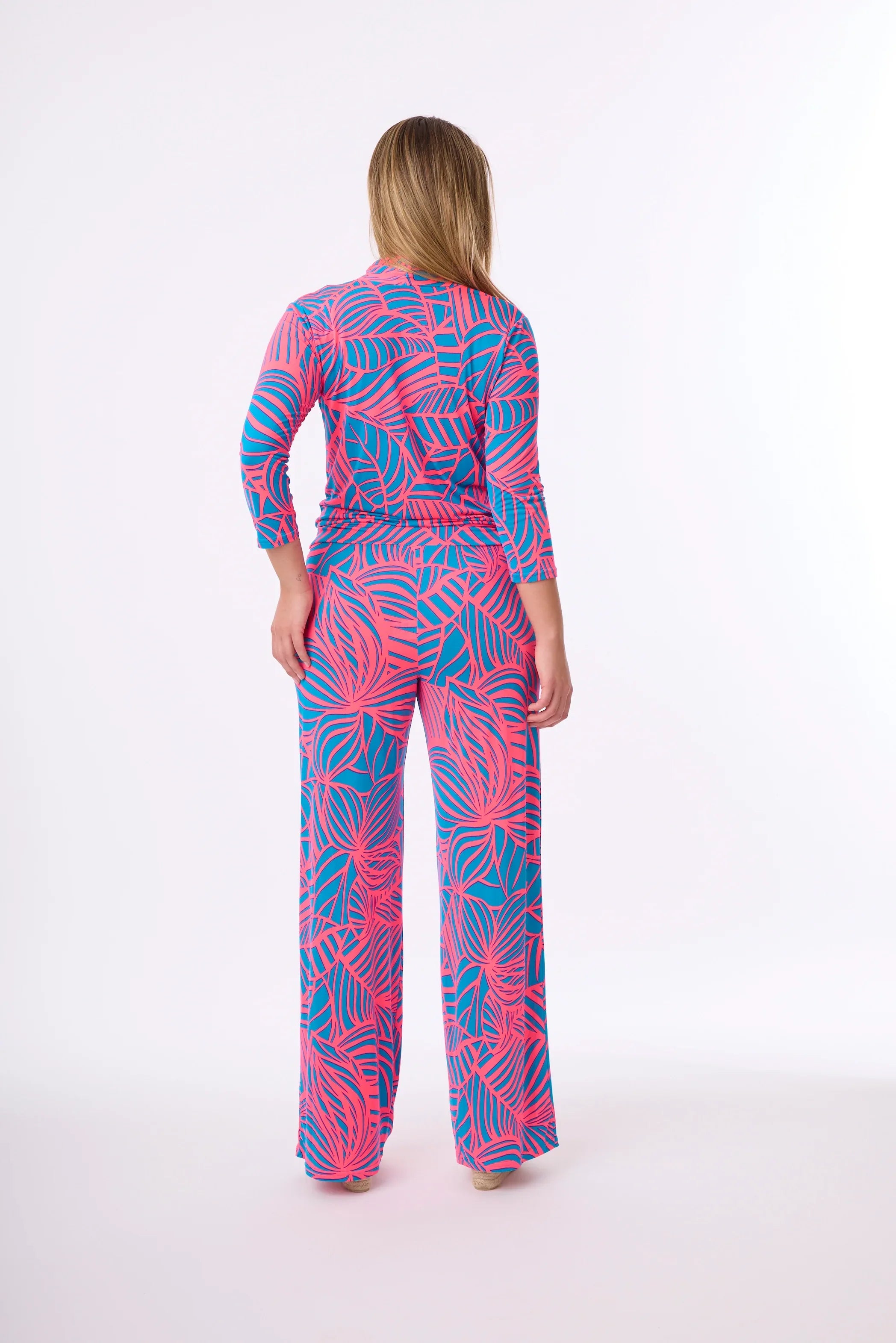 Jumpsuit Carmen Combi im Muster Neon Leaf vom Hamburger Modelabel stegmann mode