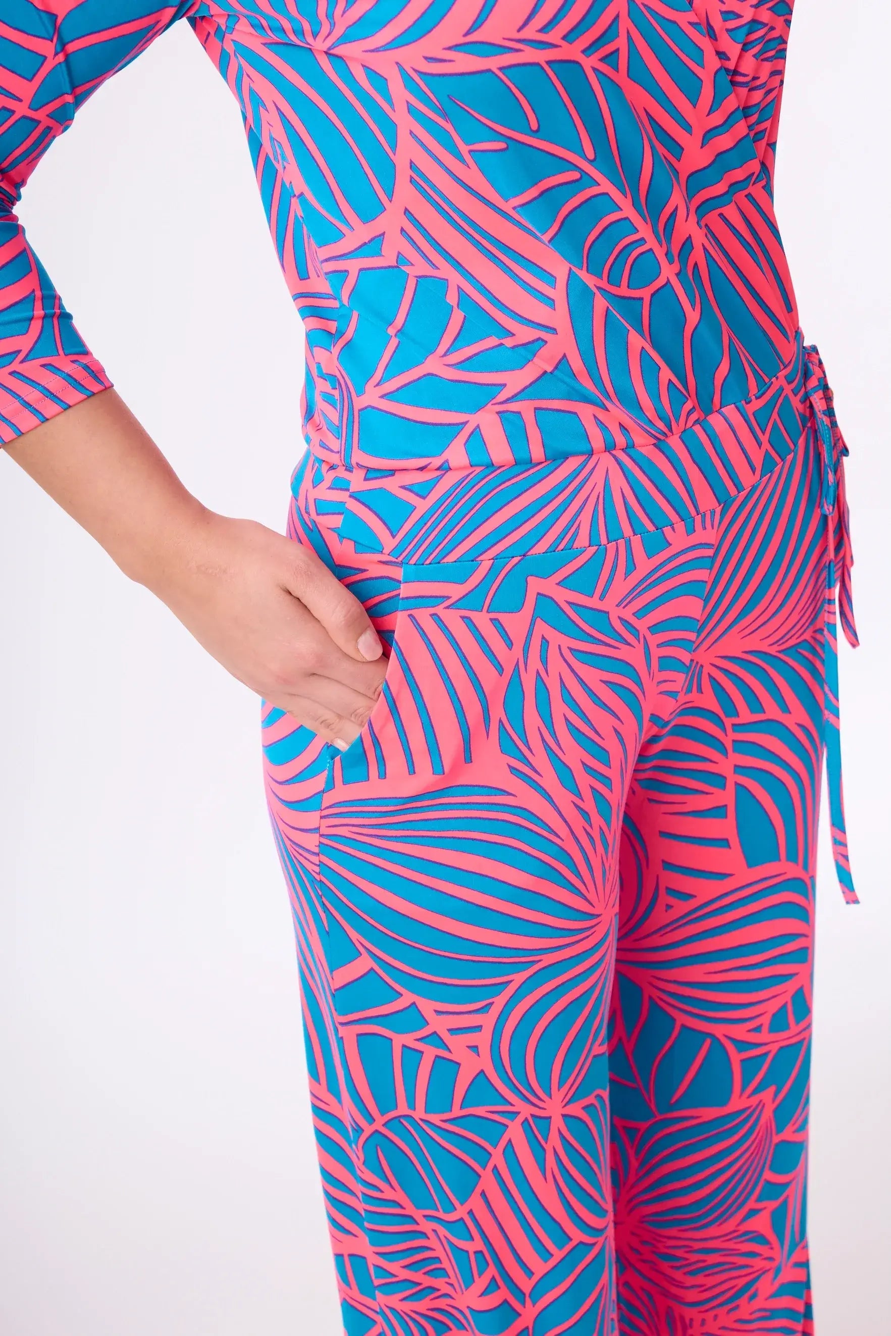 Jumpsuit Carmen Combi im Muster Neon Leaf vom Hamburger Modelabel stegmann mode