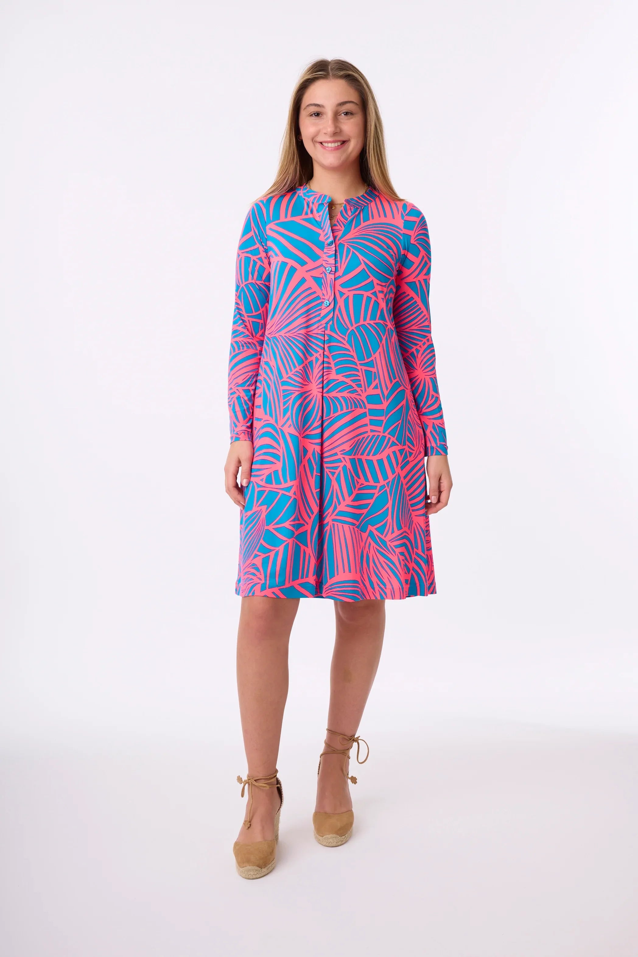 Kurzes Sommerkleid Caroline im Muster Neon Leaf vom Hamburger Modelabel stegmann mode