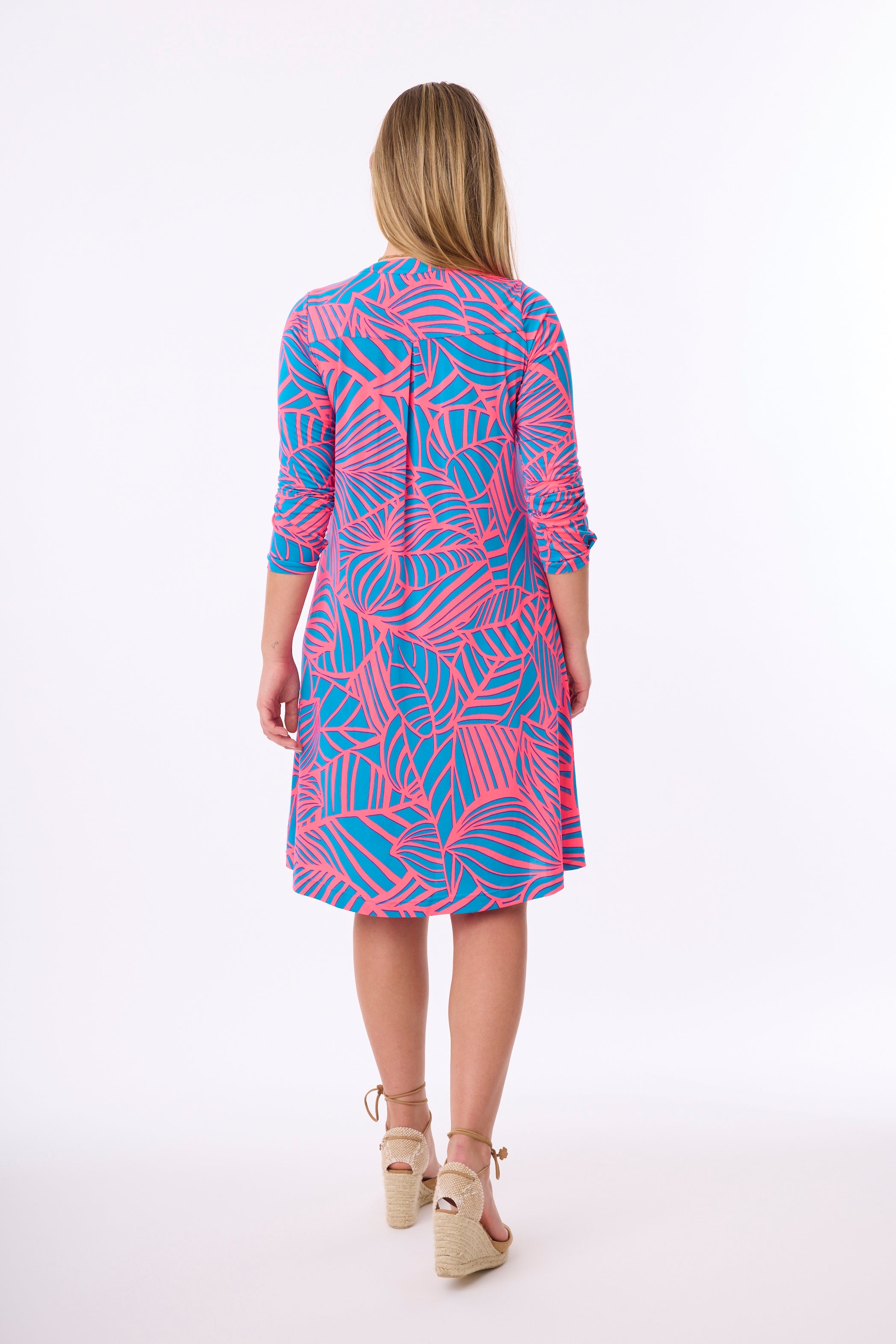 Kurzes Sommerkleid Caroline im Muster Neon Leaf vom Hamburger Modelabel stegmann mode