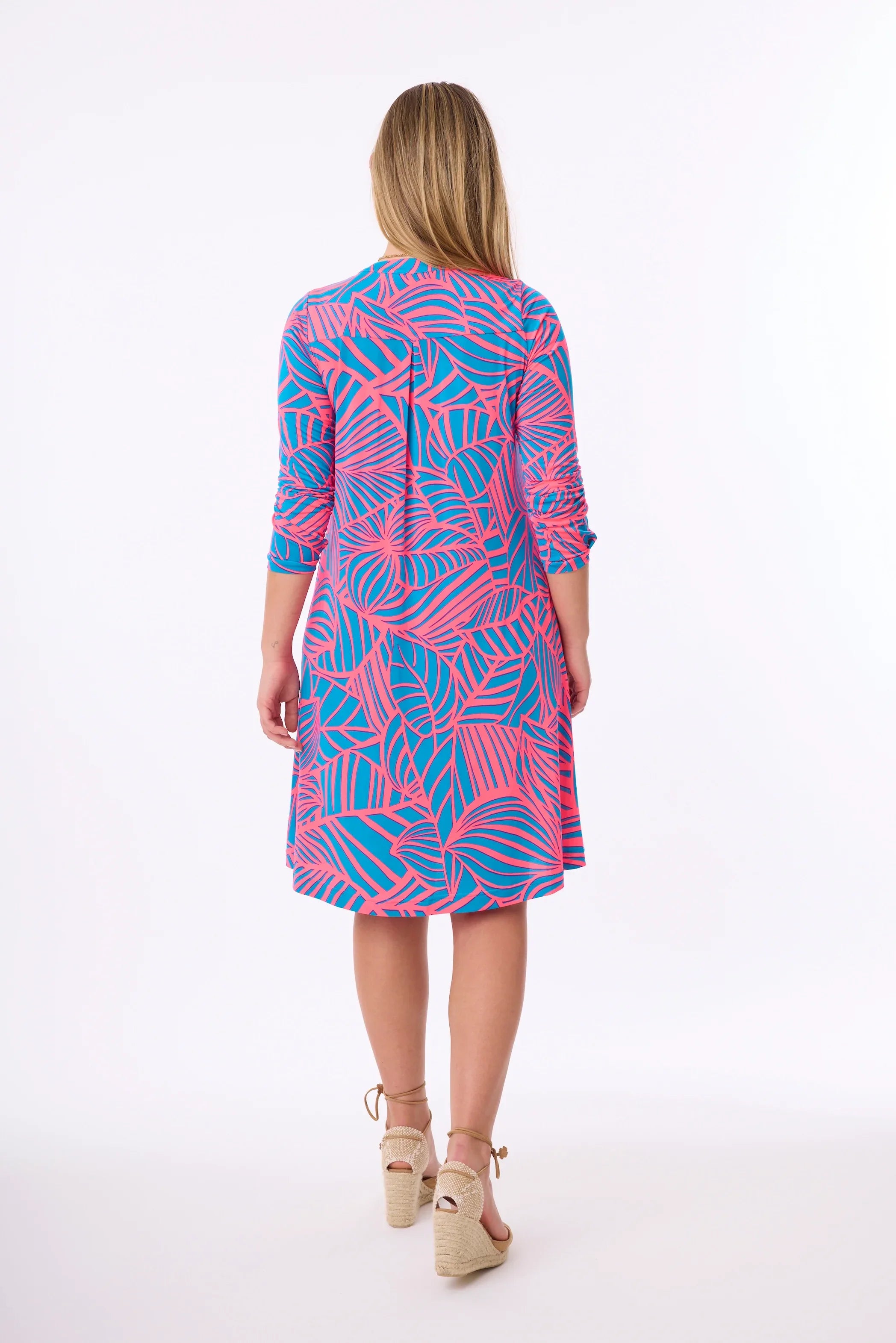 Kurzes Sommerkleid Caroline im Muster Neon Leaf vom Hamburger Modelabel stegmann mode