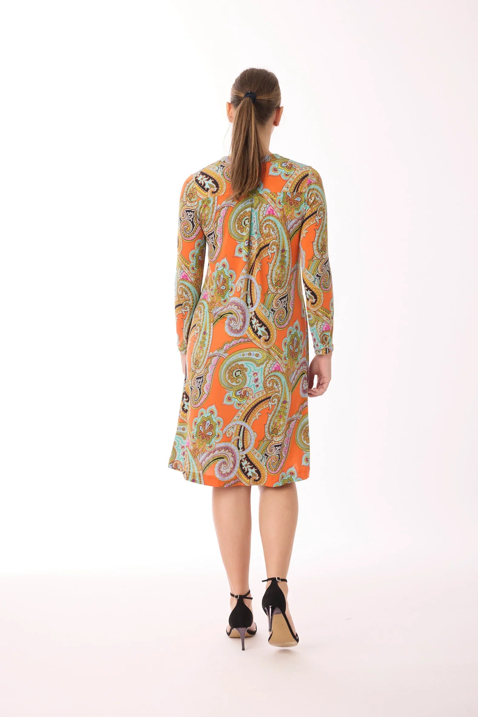 Kleid mit Knopfleiste und Muster von dem Hamburger Modelabel stegmann mode