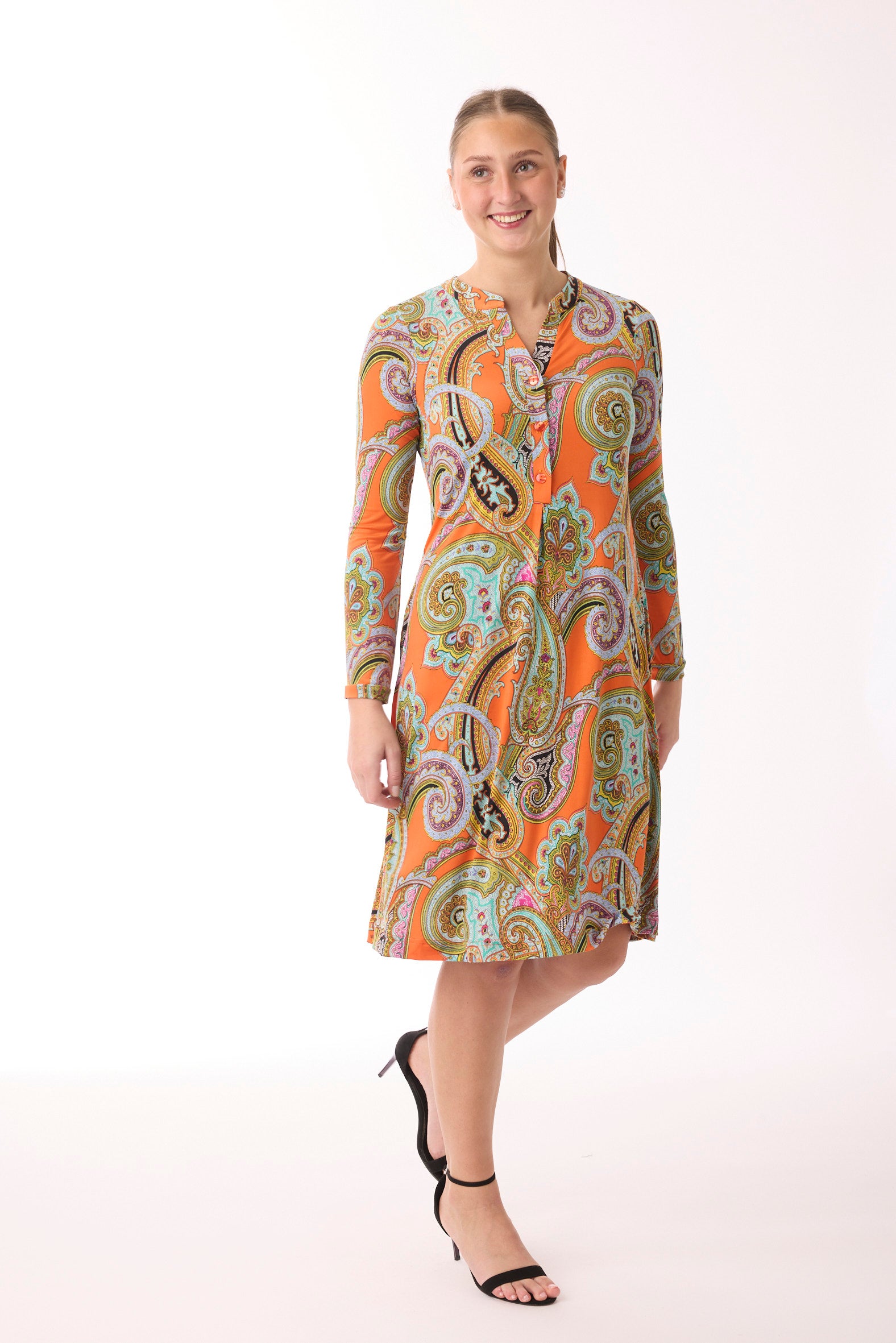 Kleid mit Knopfleiste und Muster von dem Hamburger Modelabel stegmann mode