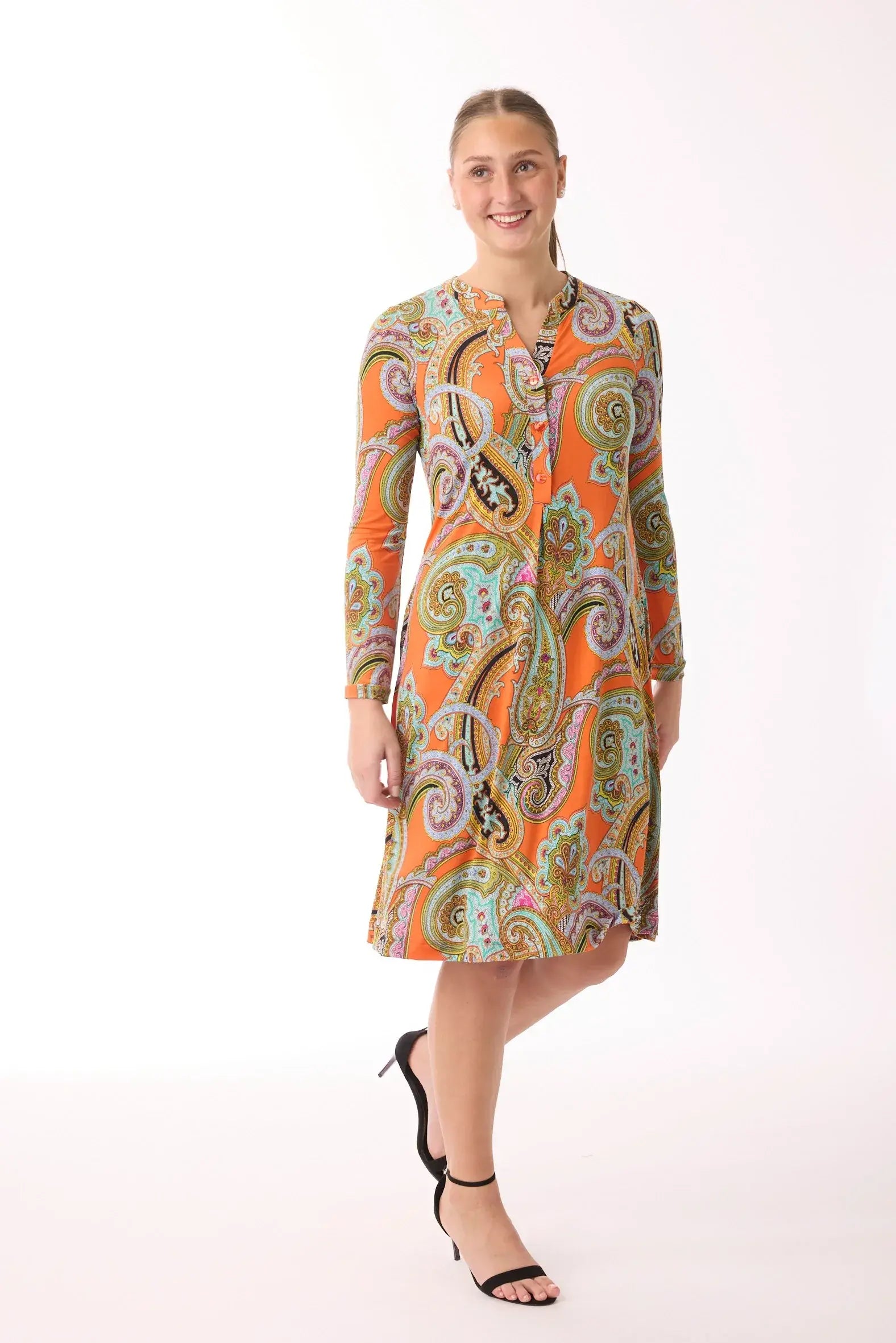Kleid mit Knopfleiste und Muster von dem Hamburger Modelabel stegmann mode