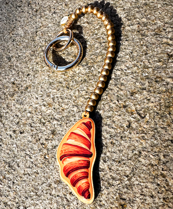 Taschen und Schlüsselanhänger mit Croissant Motiv vom Hamburger Modelabel stegmann mode