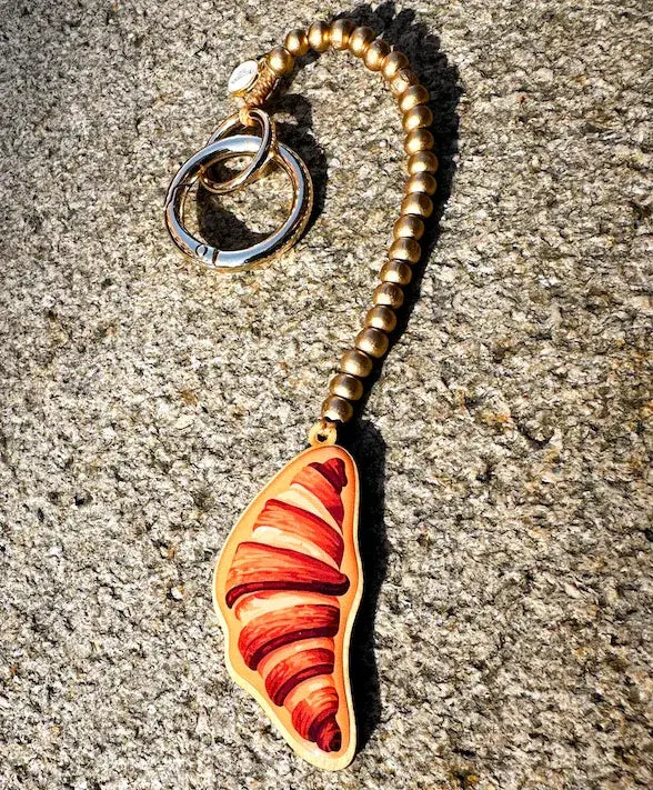 Taschen und Schlüsselanhänger mit Croissant Motiv vom Hamburger Modelabel stegmann mode
