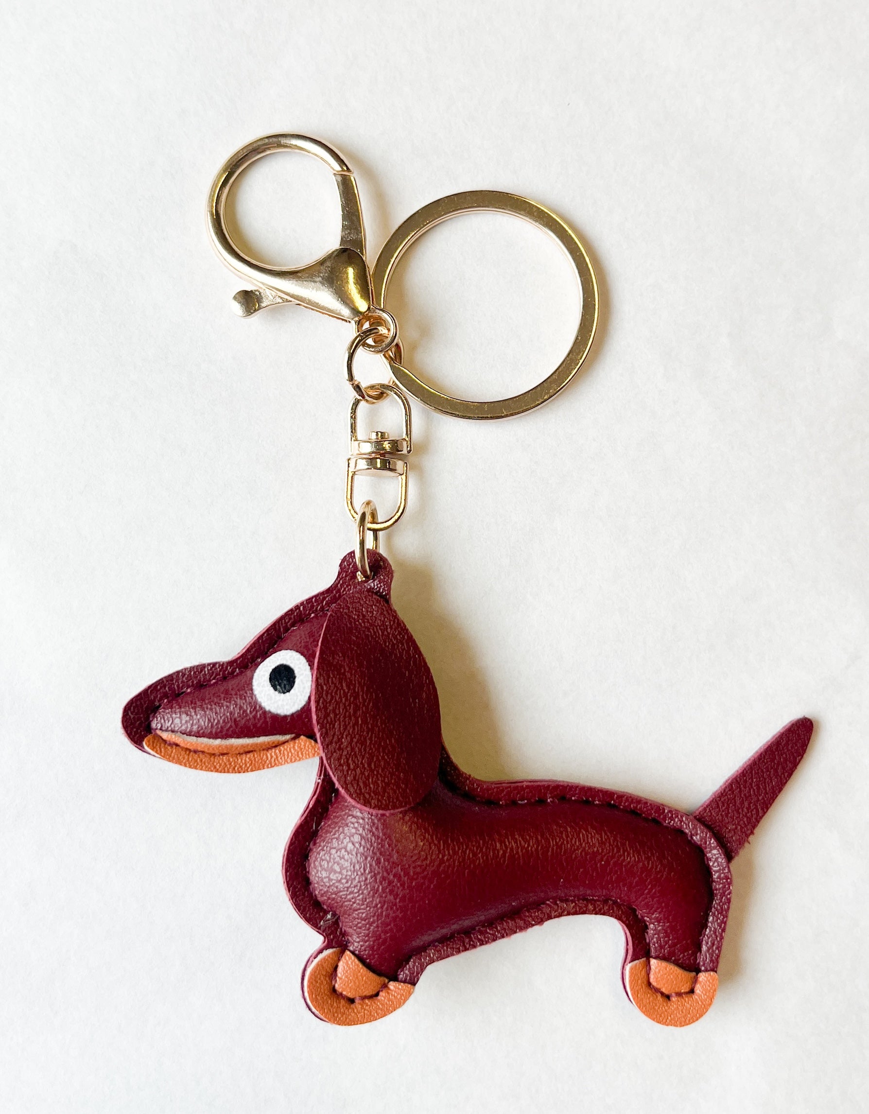 Schlüsselanhänger mit Dackel Motiv Farbe bordeauxrot vom Hamburger Modelabel stegmann mode