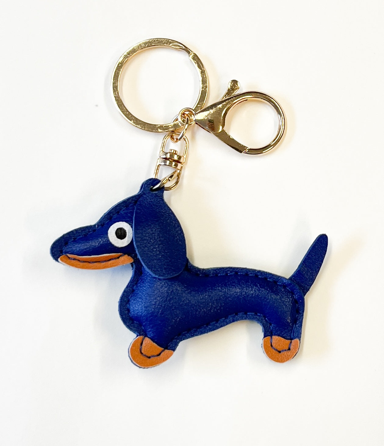 Produktfoto vom Schlüsselanhänger mit Dackel Motiv Farbe royalblau vom Hamburger Modelabel stegmann mode