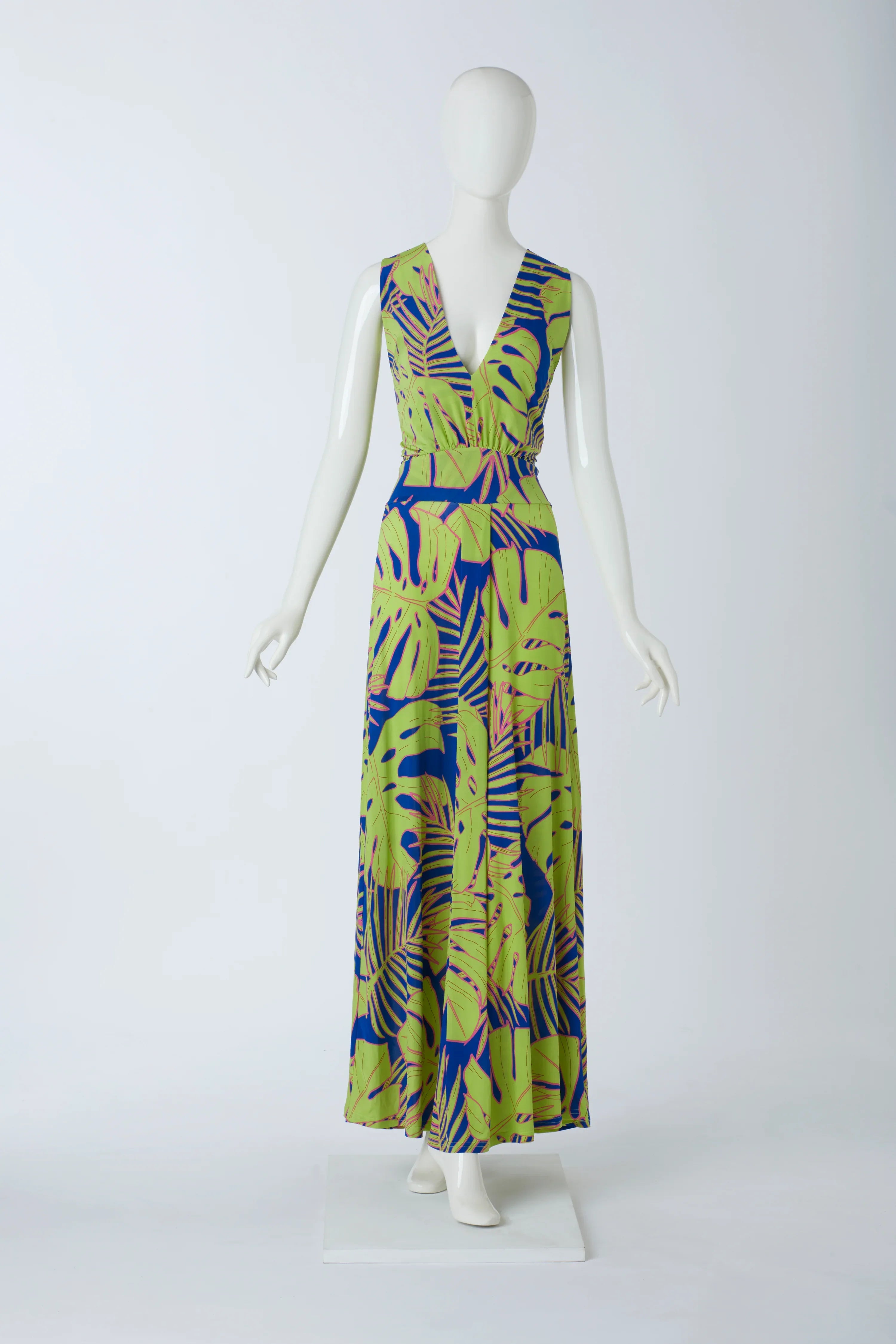 Langes Neckholder Kleid mit Muster vom Hamburger Modelabel stegmann mode