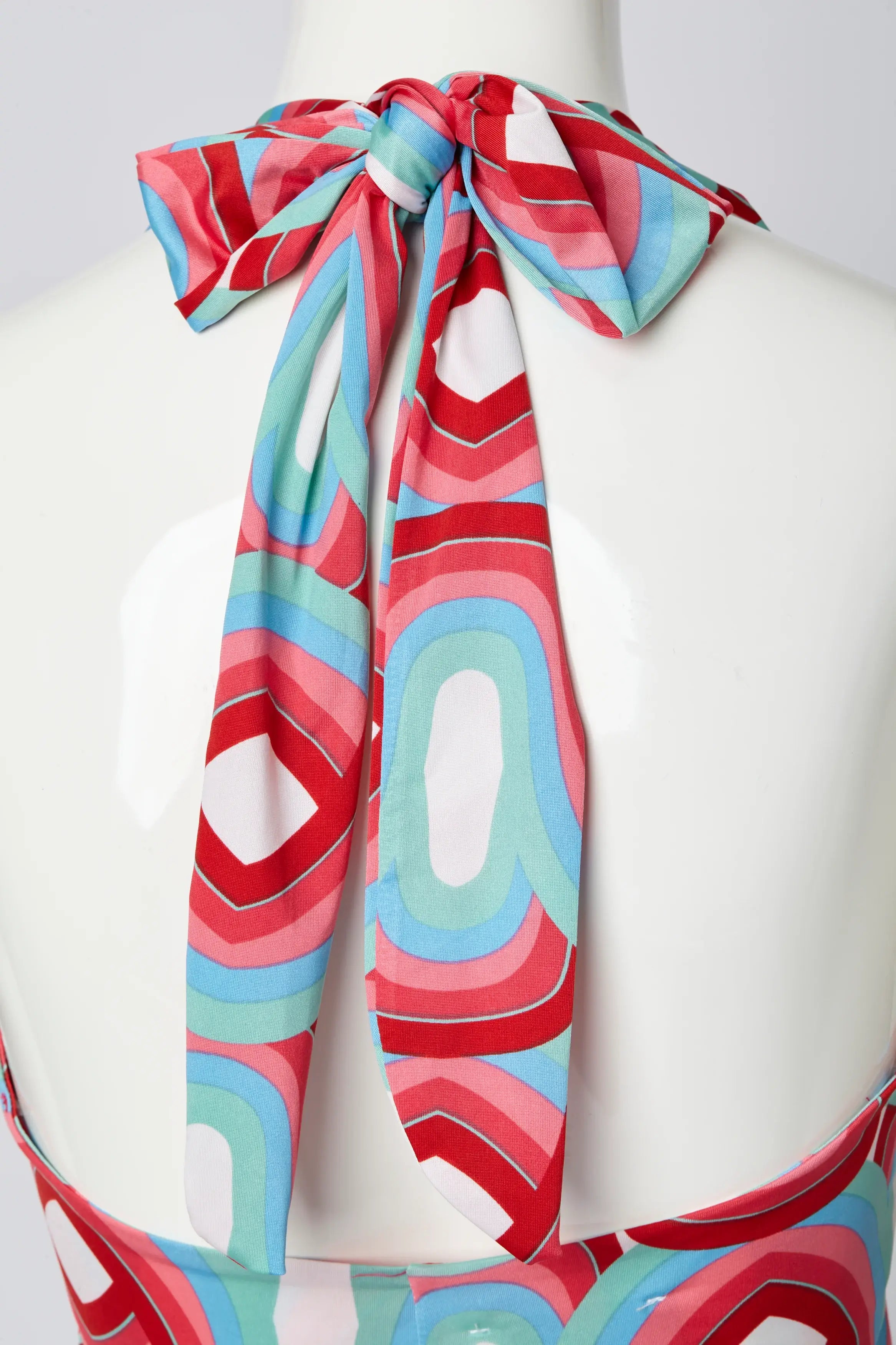 Langes Neckholder Kleid mit Muster vom Hamburger Modelabel stegmann mode