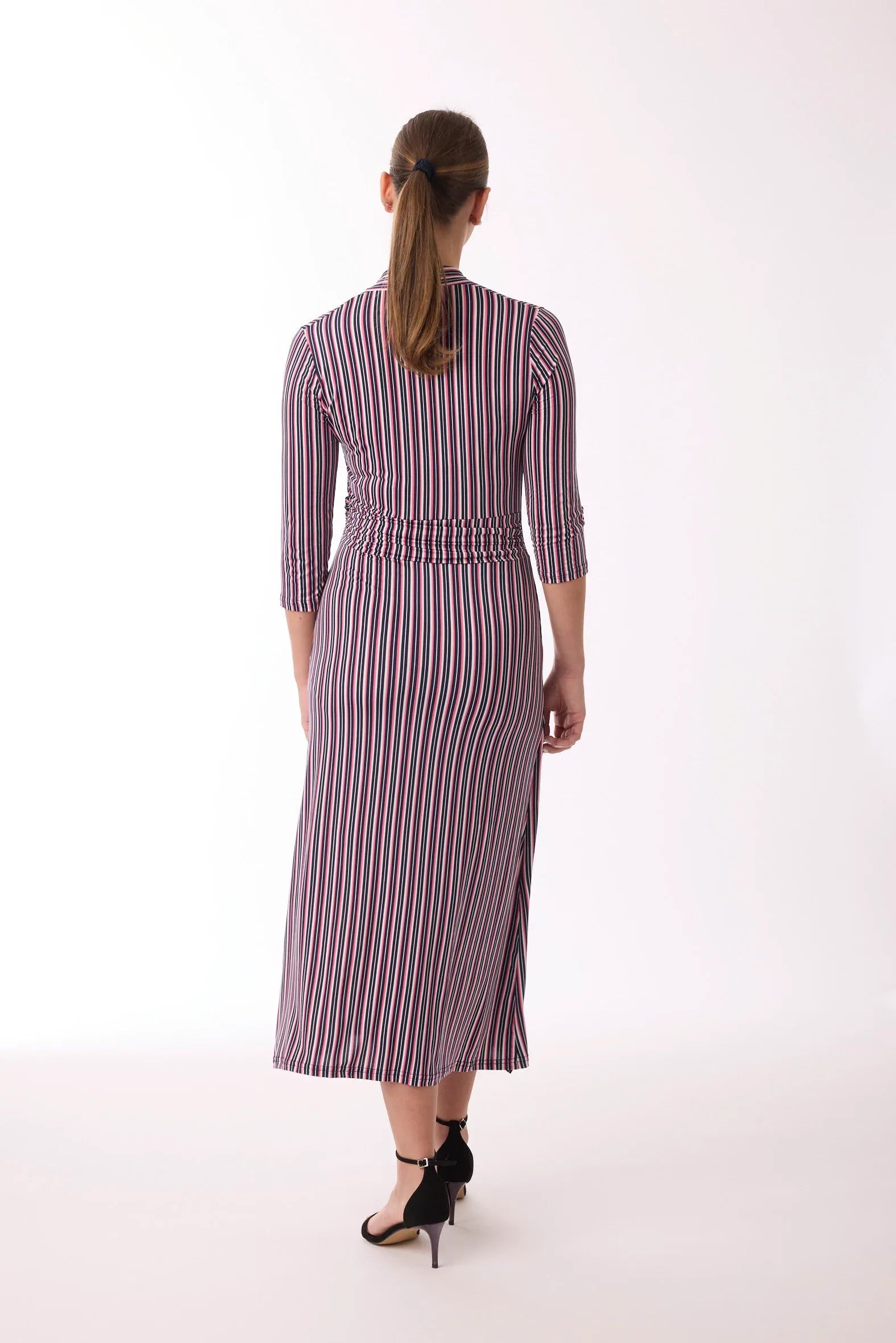 Langes Kleid mit Wickeloptik vom Hamburger Modelabe stegmann mod