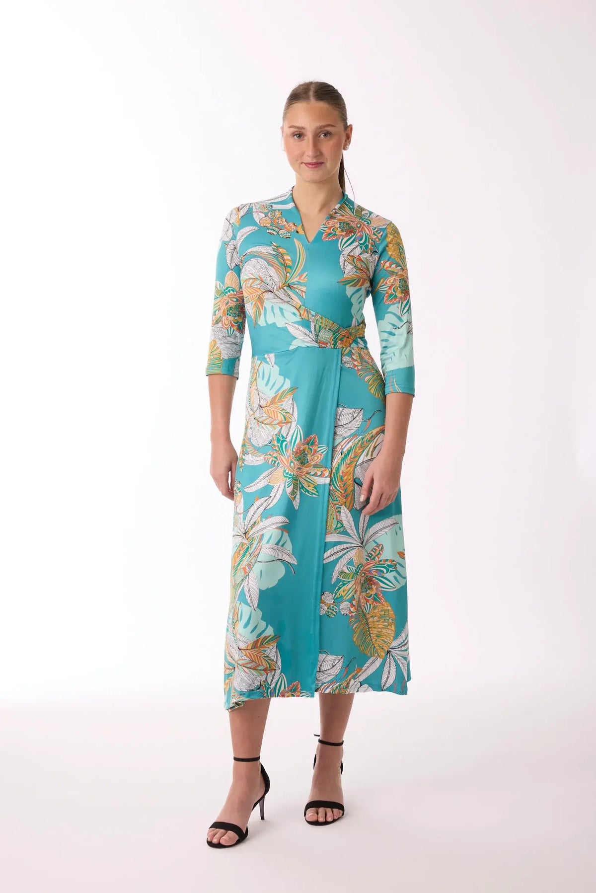 Langes Kleid mit Wickeloptik mit Muster vom Hamburger Modelabel stegmann mode
