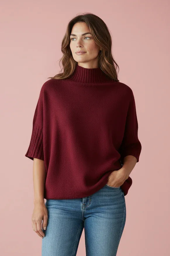 Produktfoto vom Pullover in Kastenform in der Farbe Bordeaux vom Hamburger Modelabel stegmann mode