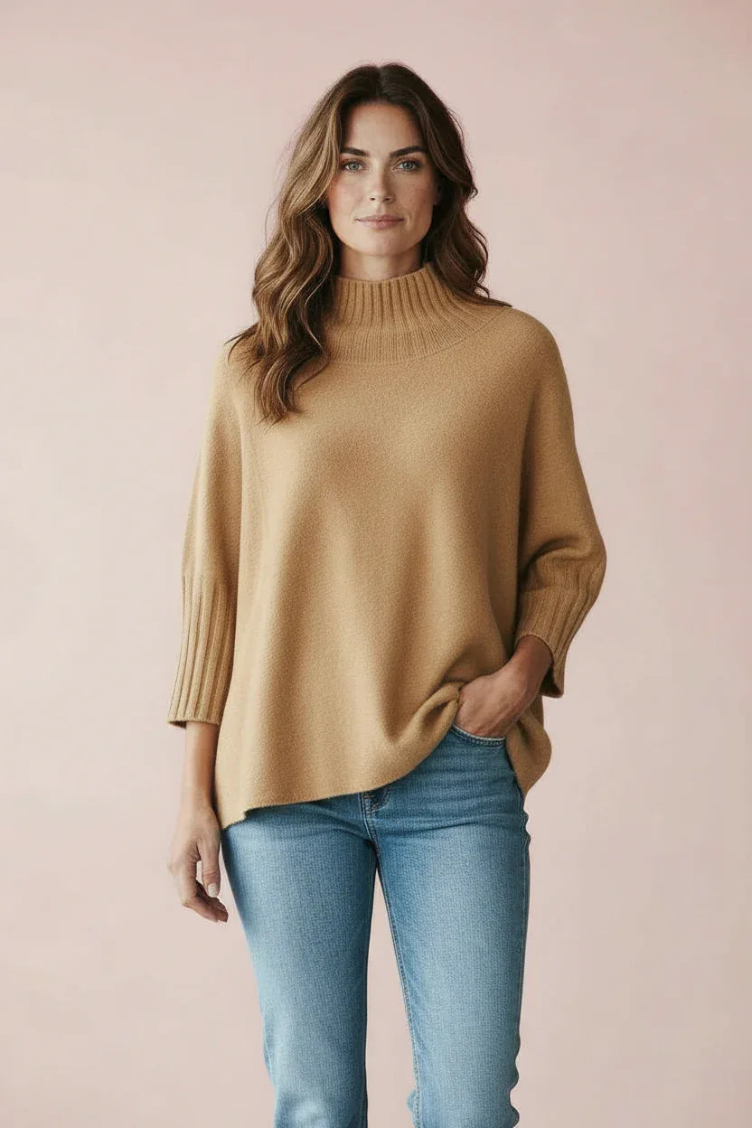 Produktfoto vom Pullover in Kastenform in der Farbe Camel vom Hamburger Modelabel stegmann mode