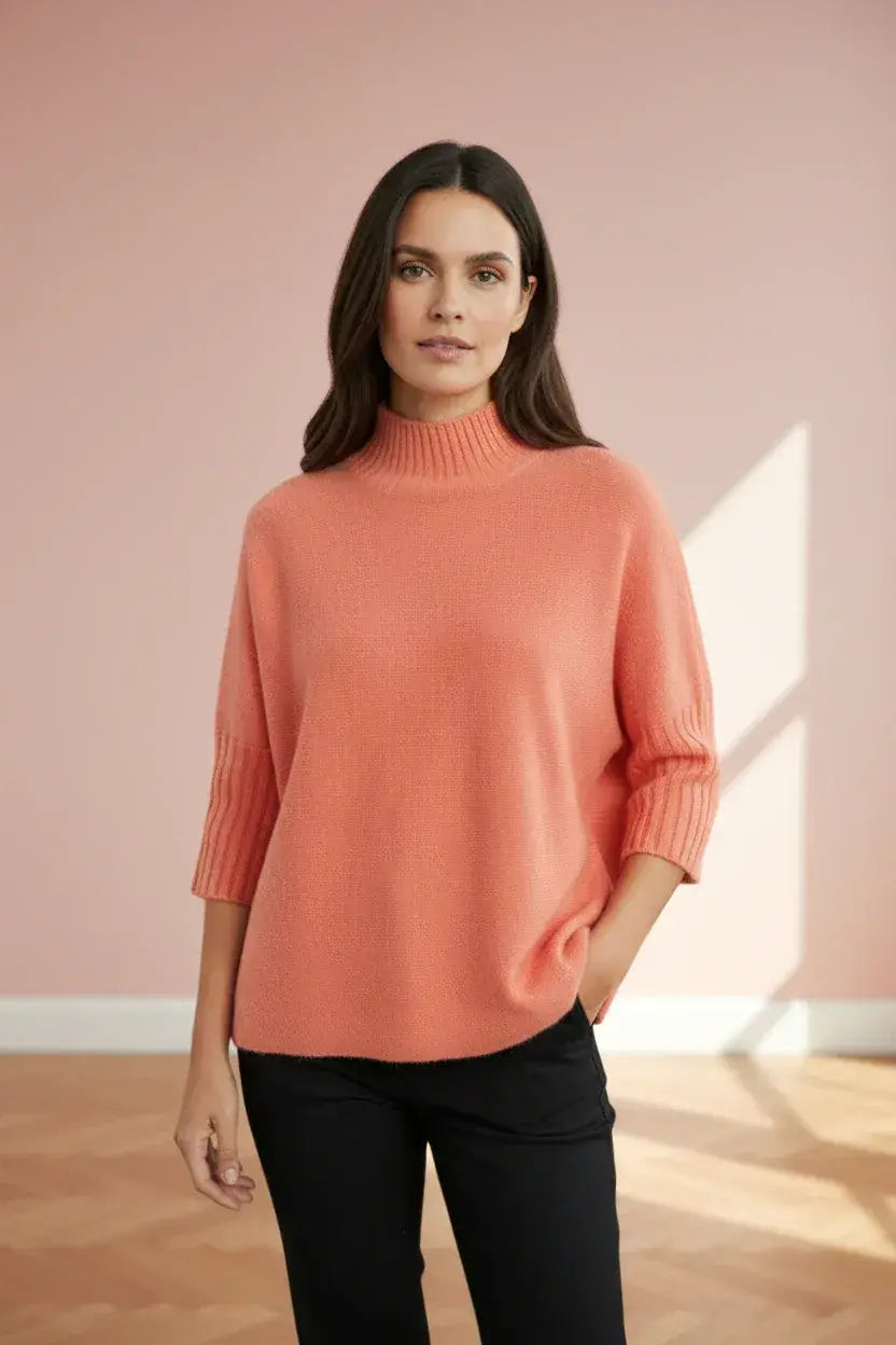 Produktfoto vom Pullover in Kastenform in der Farbe Koralle vom Hamburger Modelabel stegmann mode