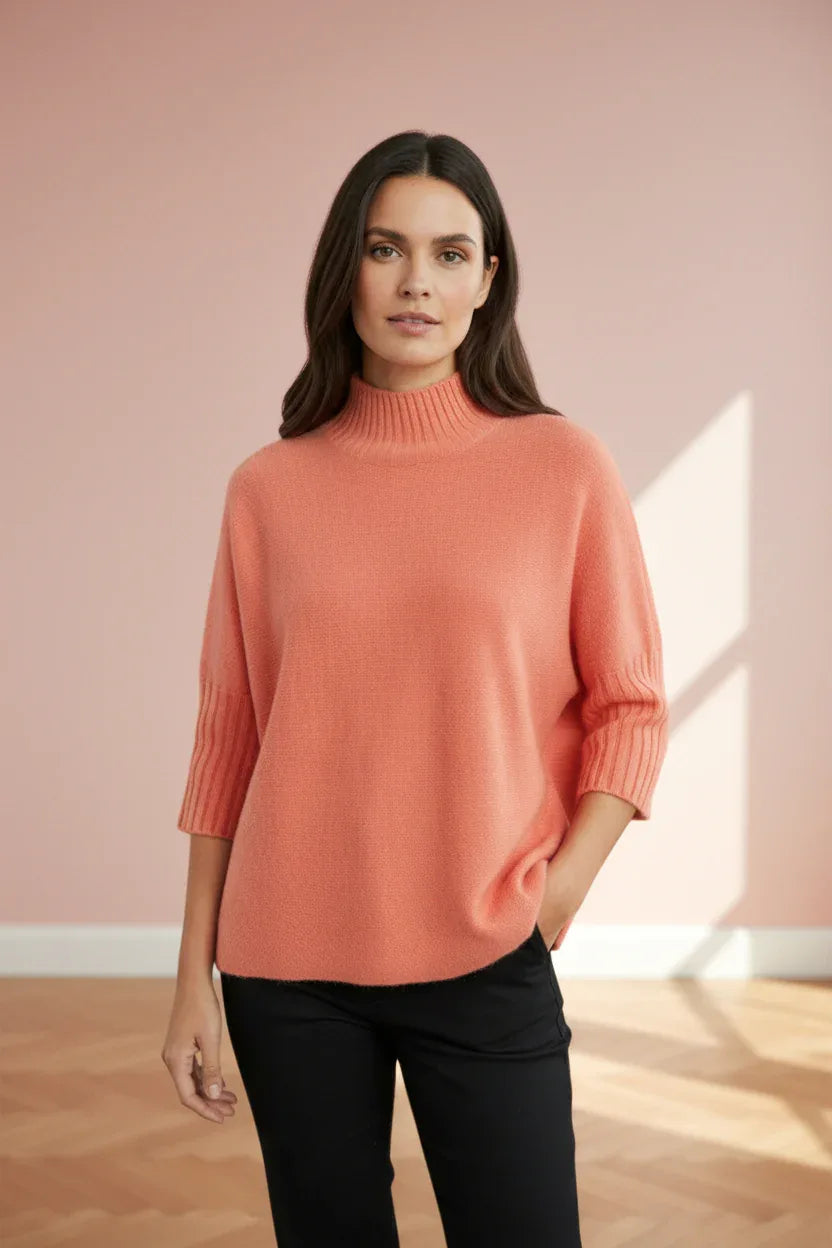 Produktfoto vom Pullover in Kastenform in der Farbe Koralle vom Hamburger Modelabel stegmann mode