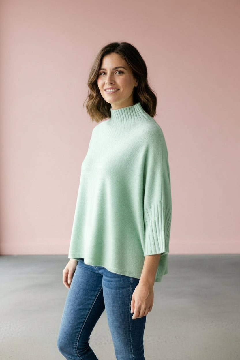 Produktfoto vom Pullover in Kastenform in der Farbe Mint vom Hamburger Modelabel stegmann mode