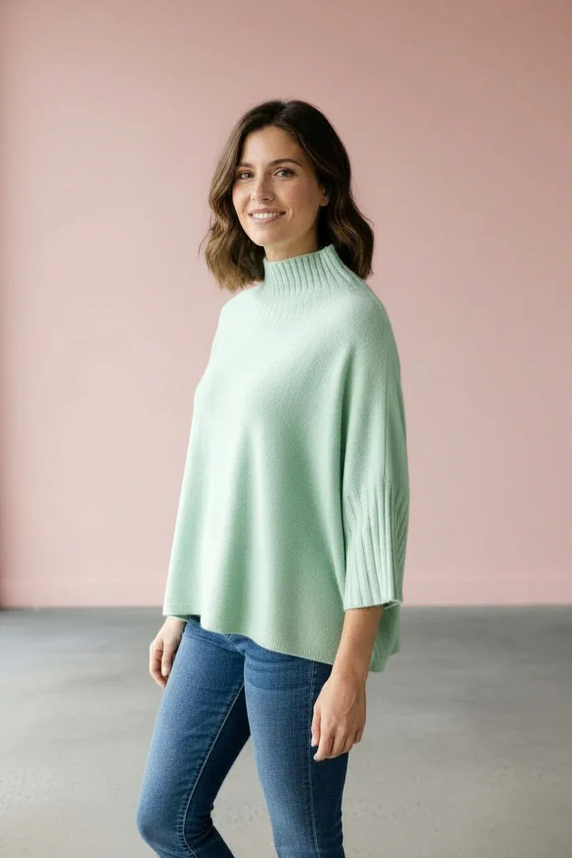 Produktfoto vom Pullover in Kastenform in der Farbe Mint vom Hamburger Modelabel stegmann mode