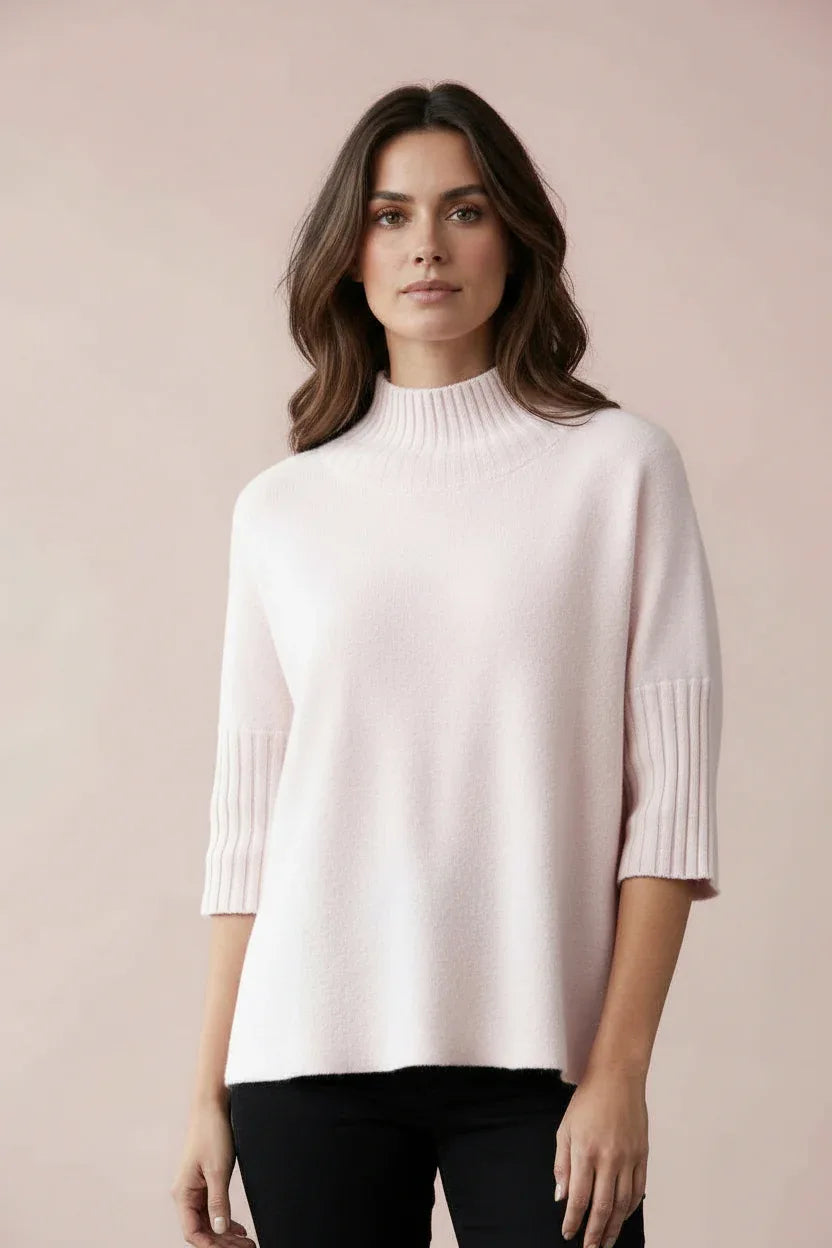 Produktfoto vom Pullover in Kastenform in der Farbe Puderrosa vom Hamburger Modelabel stegmann mode