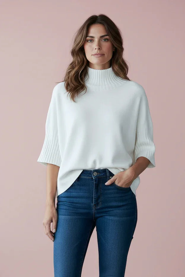 Produktfoto vom Pullover in Kastenform in der Farbe Weiss vom Hamburger Modelabel stegmann mode