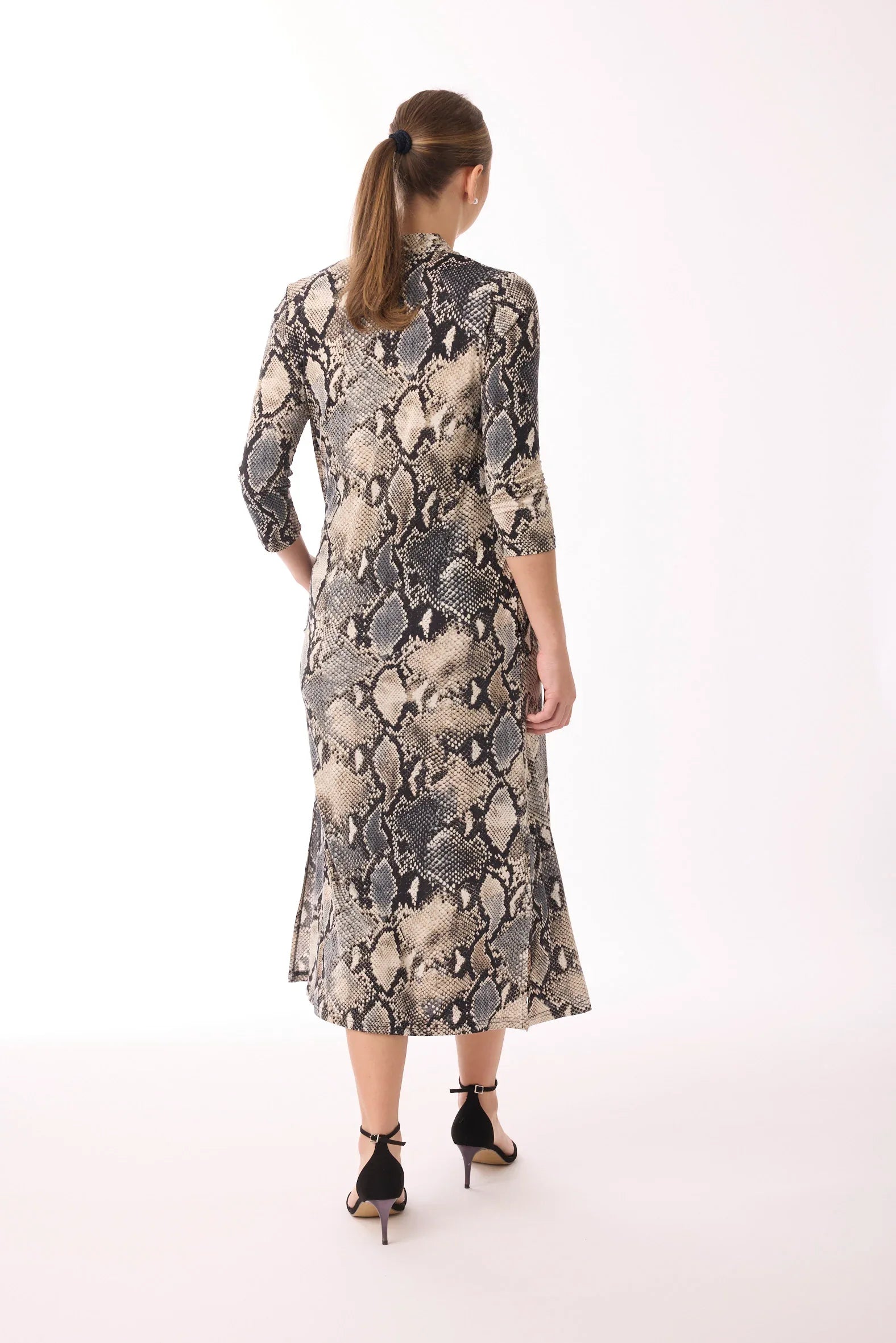 Midikleid mit Muster von dem Hamburger Modelabel stegmann mode