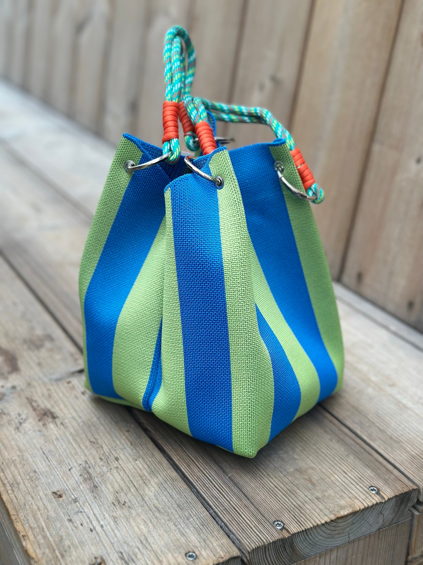 Canvas Bucket Bag hellblau grün gestreift vom Hamburger Modelabel Stegmann Mode