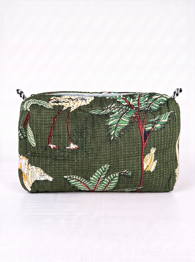Produktfoto von der Kosmetiktasche Tropical Birds ini der Größe gross vom Hamburger Modelabel Stegmann Mode
