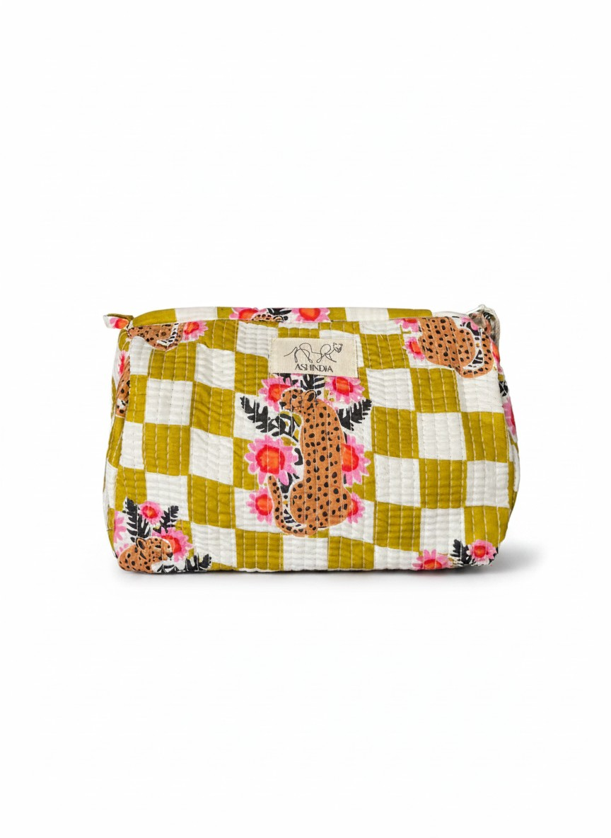 Produktfoto von Kosmetiktasche mit Muster Leopard Karo in der Größe klein vom Hamburger Modelabel Stegmann Mode