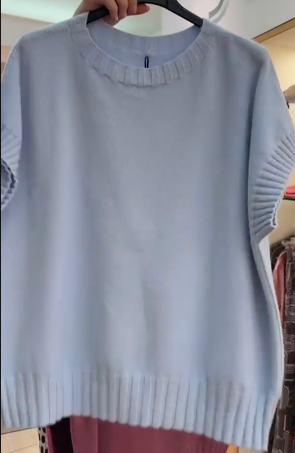 Produktfoto vom weichen Pullunder Lotta in der Farbe Hellblau vom Hamburger Modelabel stegmann mode