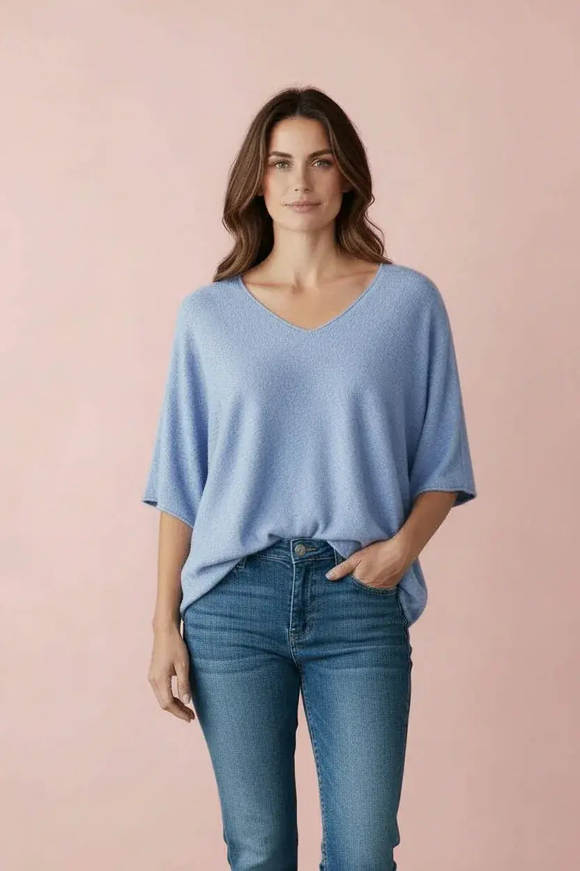 Produktfoto Pullover in Bleu Chine mit V-Ausschnitt und Halbarm vom Hamburger Modelabel stegmann mode