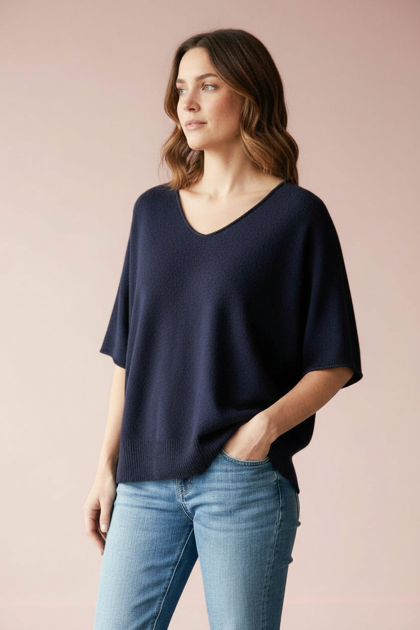 Produktfoto Pullover in Bleu Marine mit V-Ausschnitt und Halbarm vom Hamburger Modelabel stegmann mode