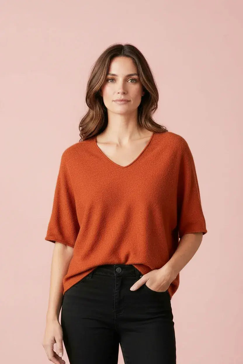 Produktfoto Pullover in Rouille mit V-Ausschnitt und Halbarm vom Hamburger Modelabel stegmann mode