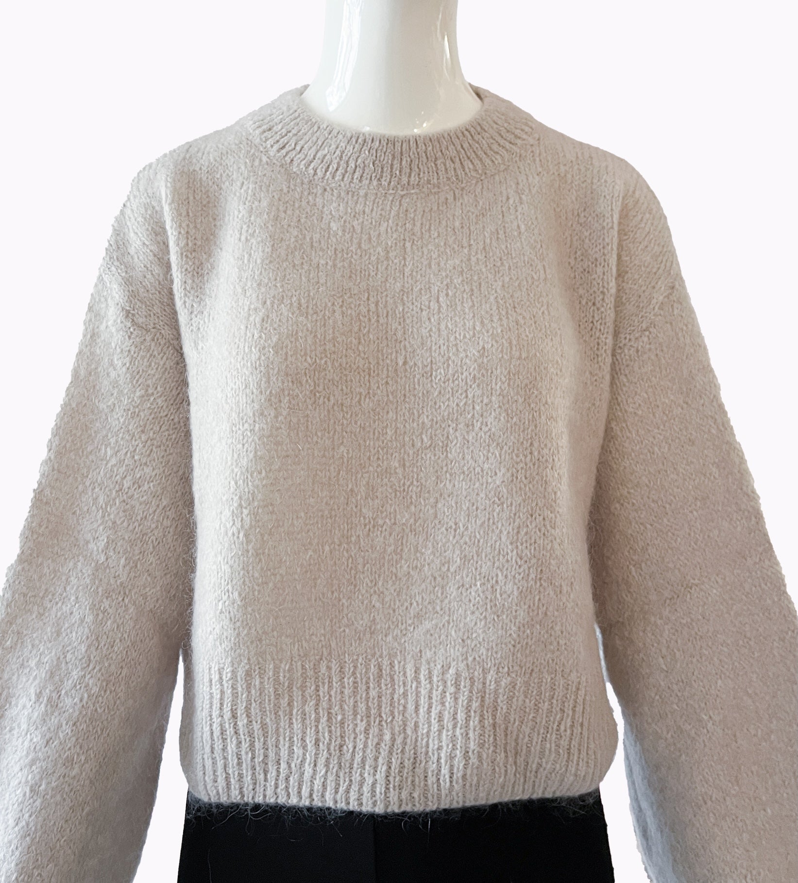 Produktfoto kurzer Pullover Maja in der Farbe Beige vom Hamburger Modelabel stegmann mode