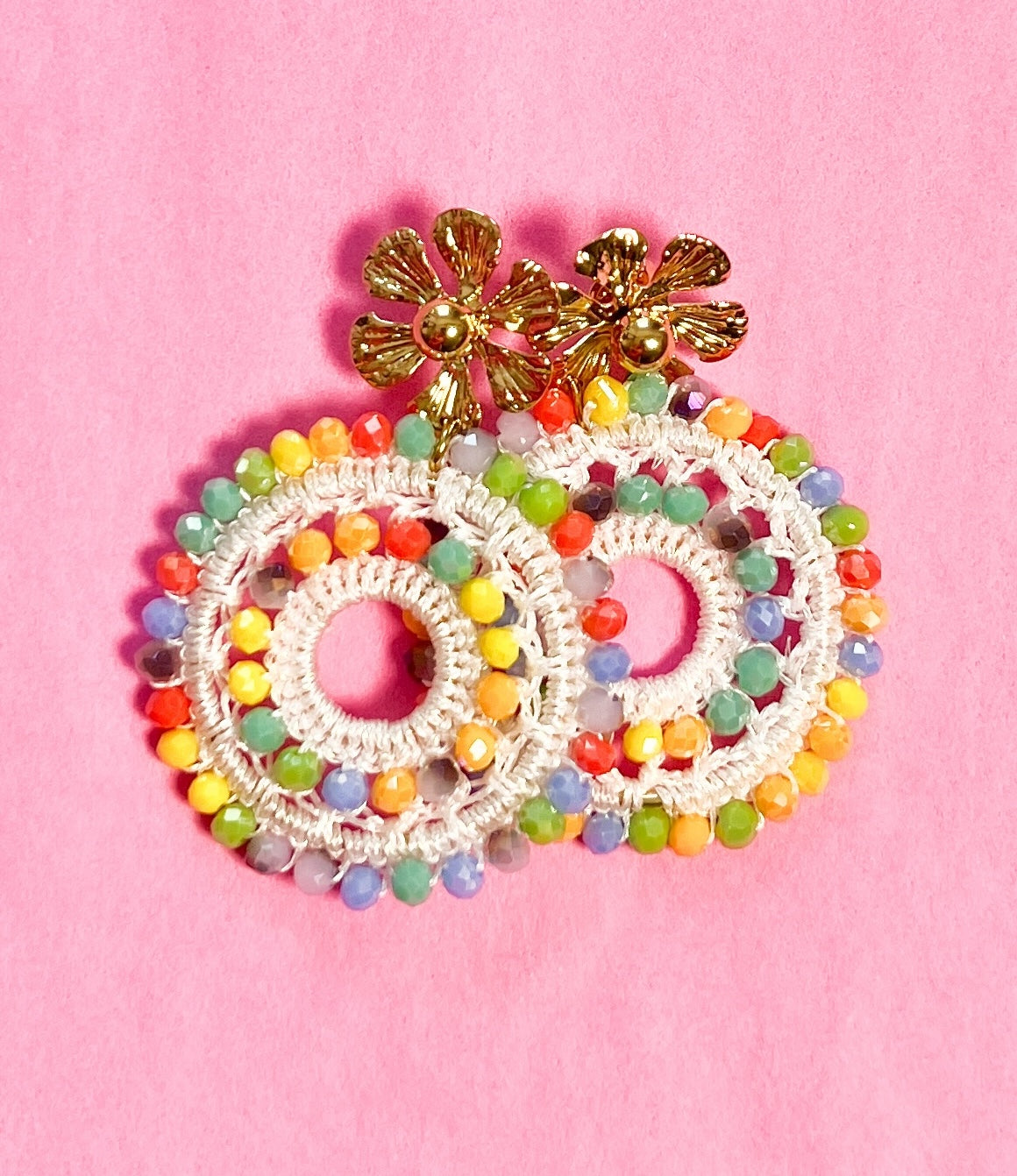 Bunter Mandala-Ohrring vom Hamburger Modelabel stegmann mode