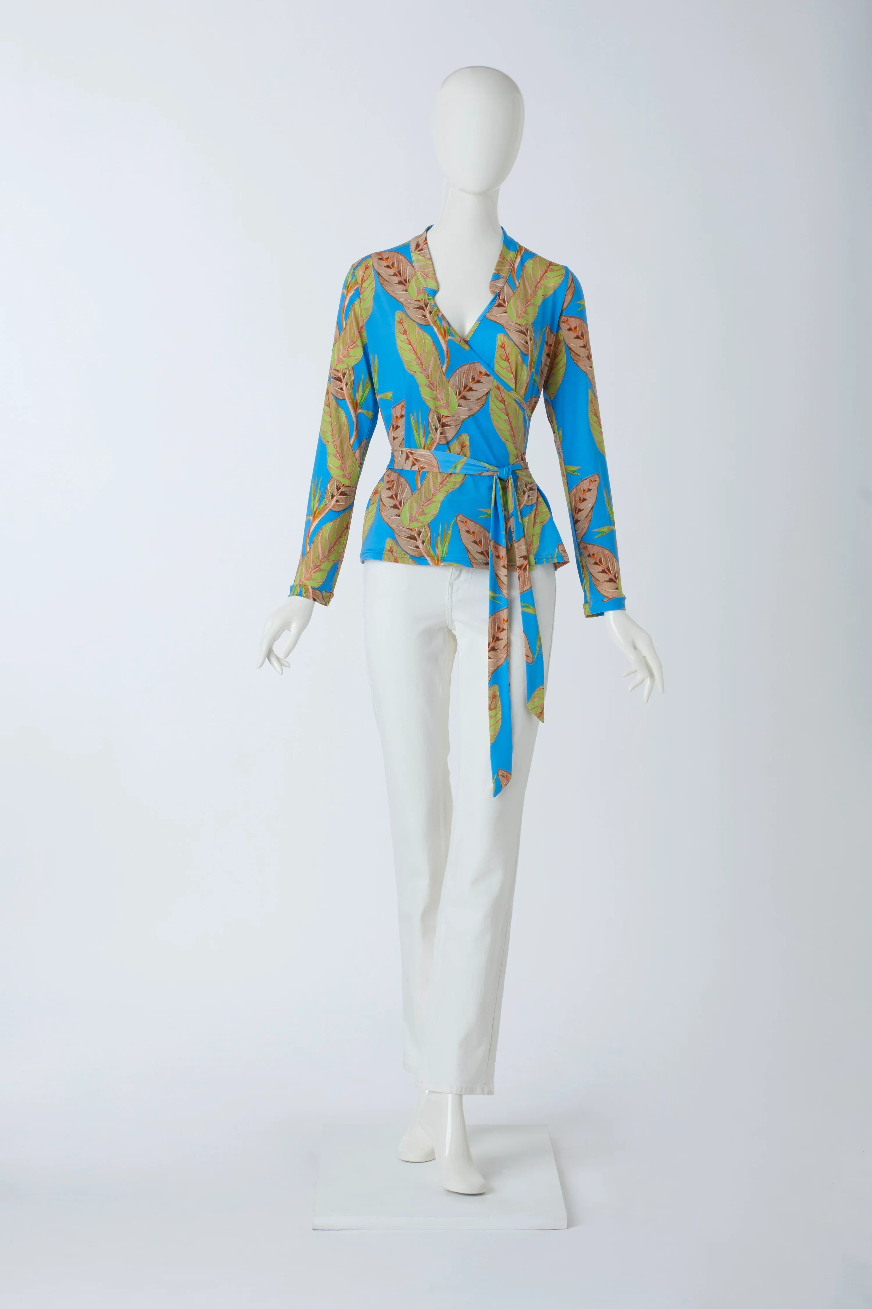 Kurze Bluse in Wickeloptik vom Hamburger Modellabel stegmann mode