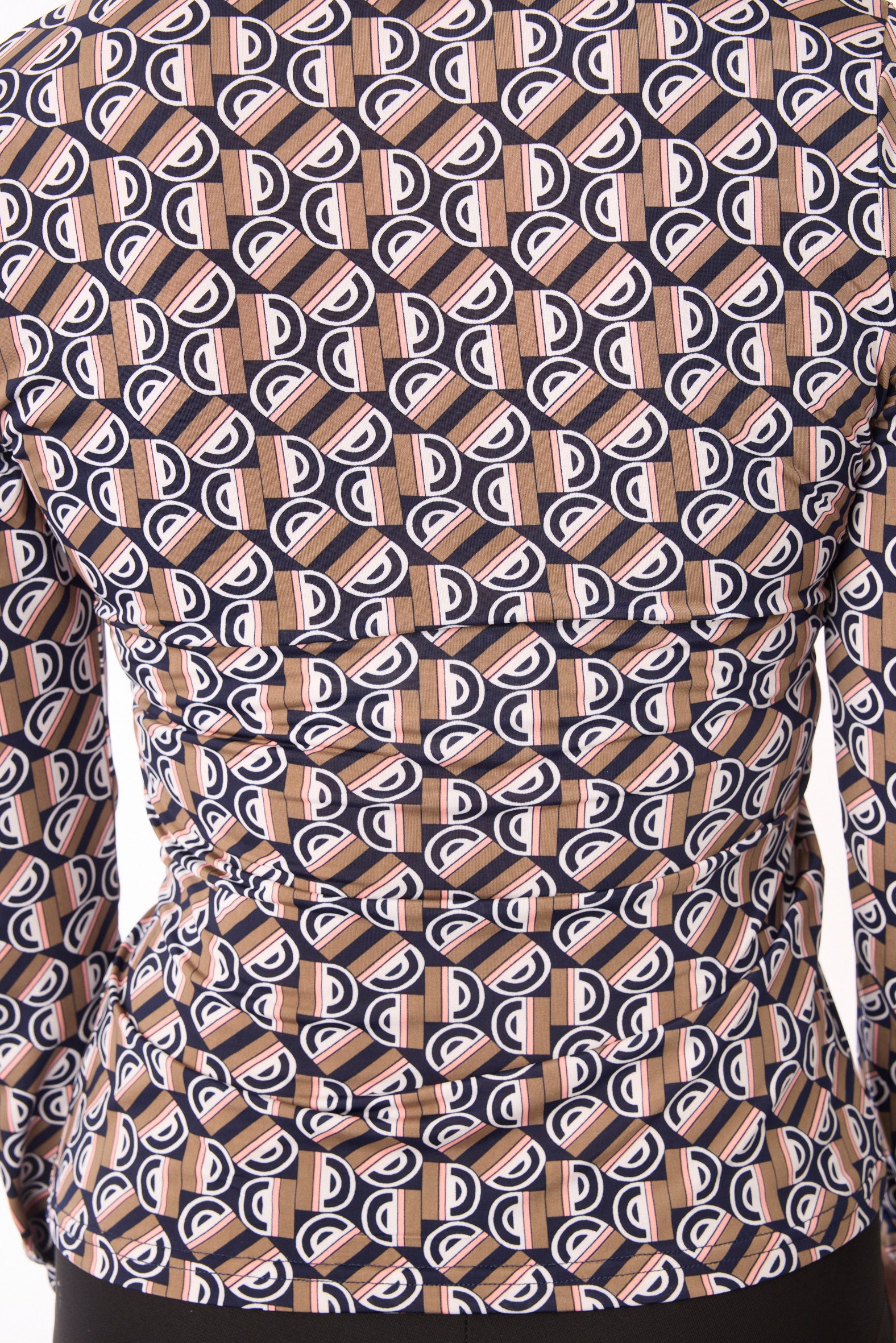 Kurze Bluse in Wickeloptik vom Hamburger Modellabel stegmann mode