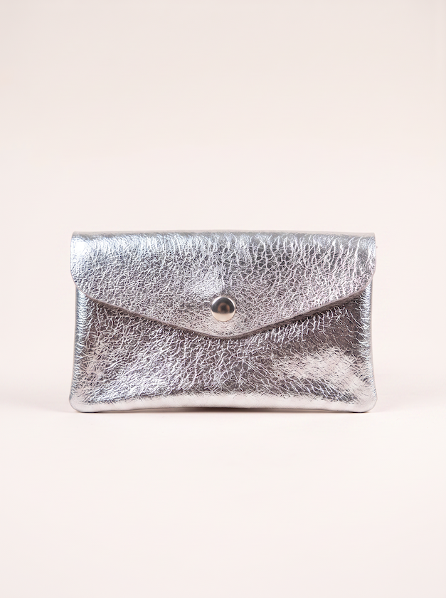 Kleine Metallictasche in Silber vom Hamburger Modelabel Stegmann Mode
