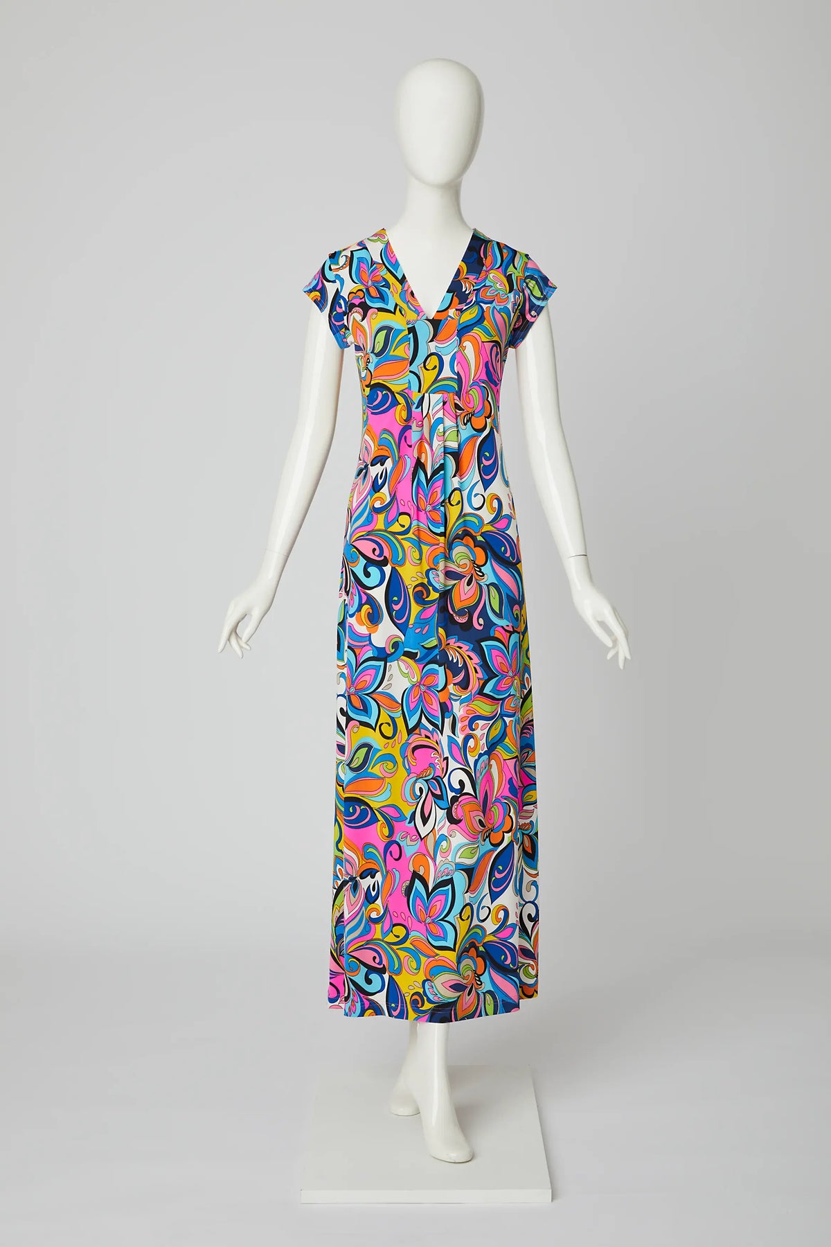 langes Kleid mit Muster von dem Hamburger Modelabel stegmann mode