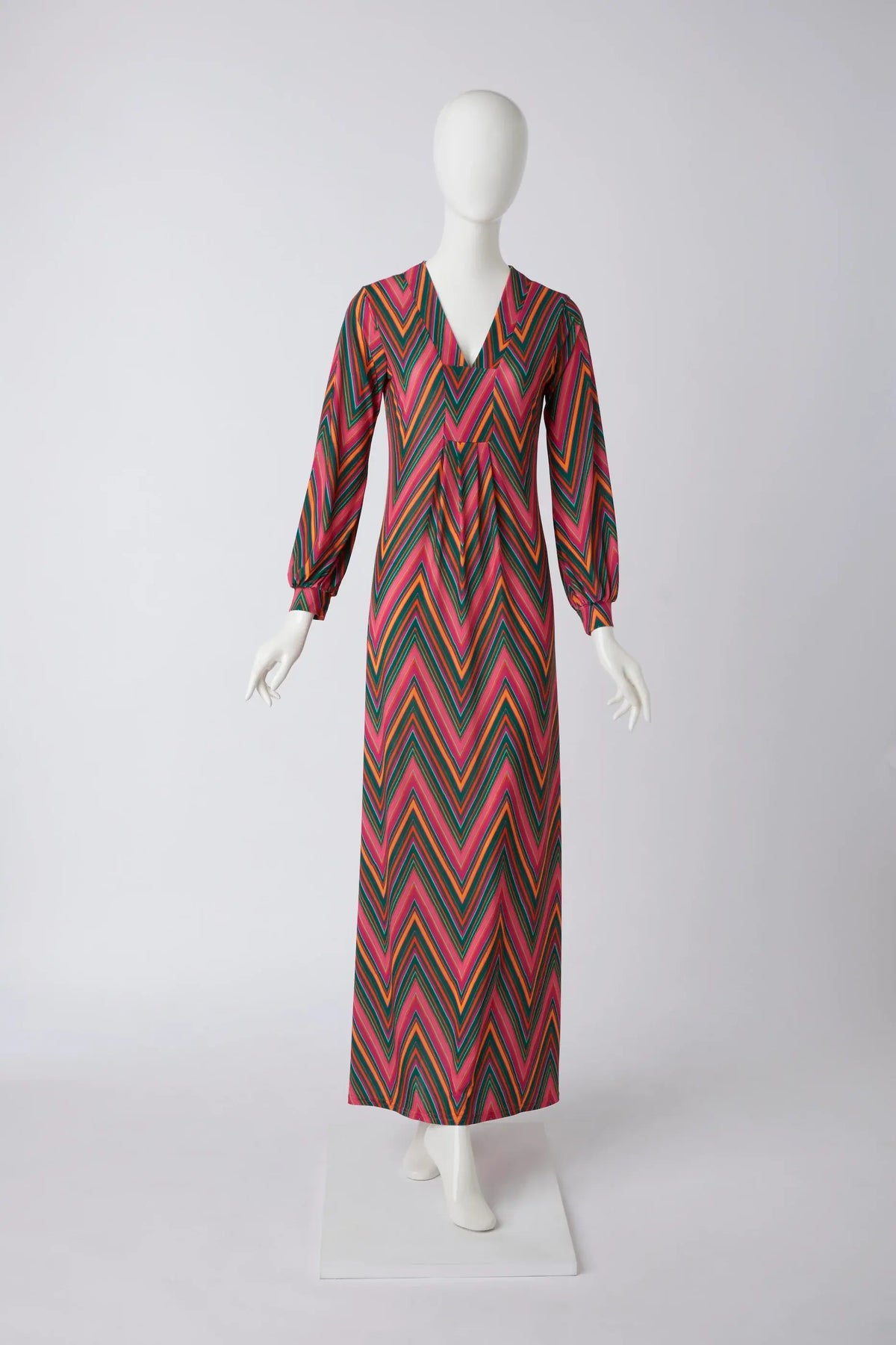 Langes Kleid mit Muster von dem Hamburger Modelabel stegmann mode