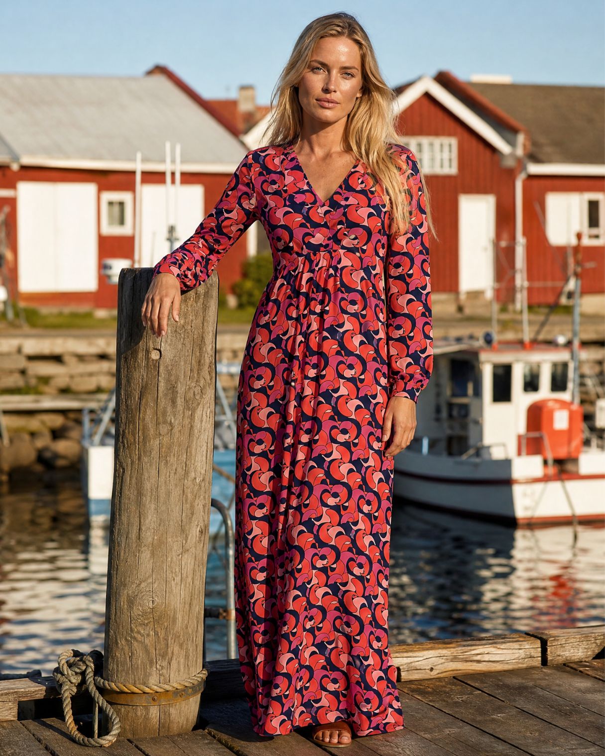 KI generiertes Model auf einem Steg im Kleid Happy im Print Yves vom Hamburger Modelabel Stegmann Mode